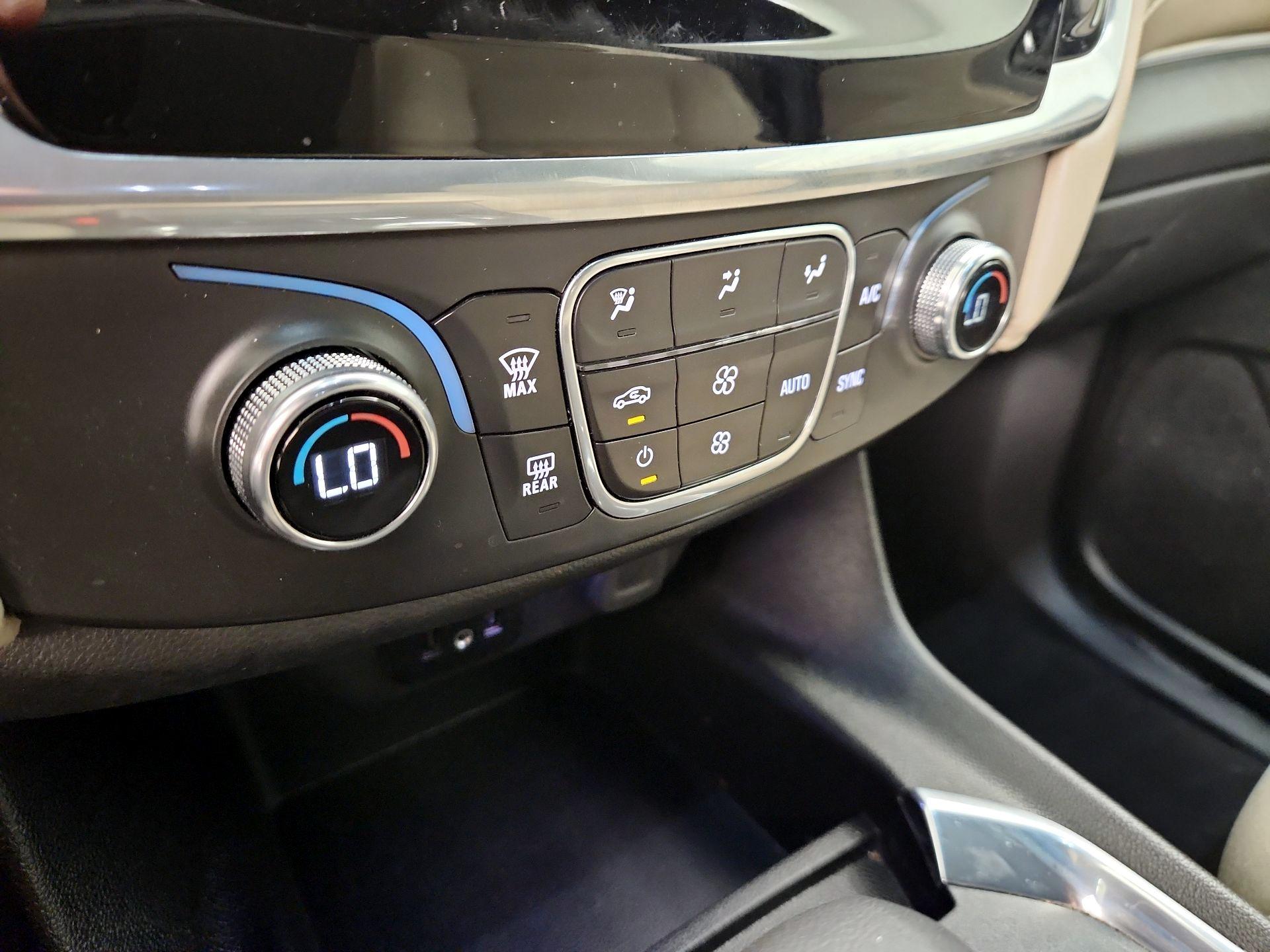 Thumbnail: 2022 Chevrolet Traverse - 16