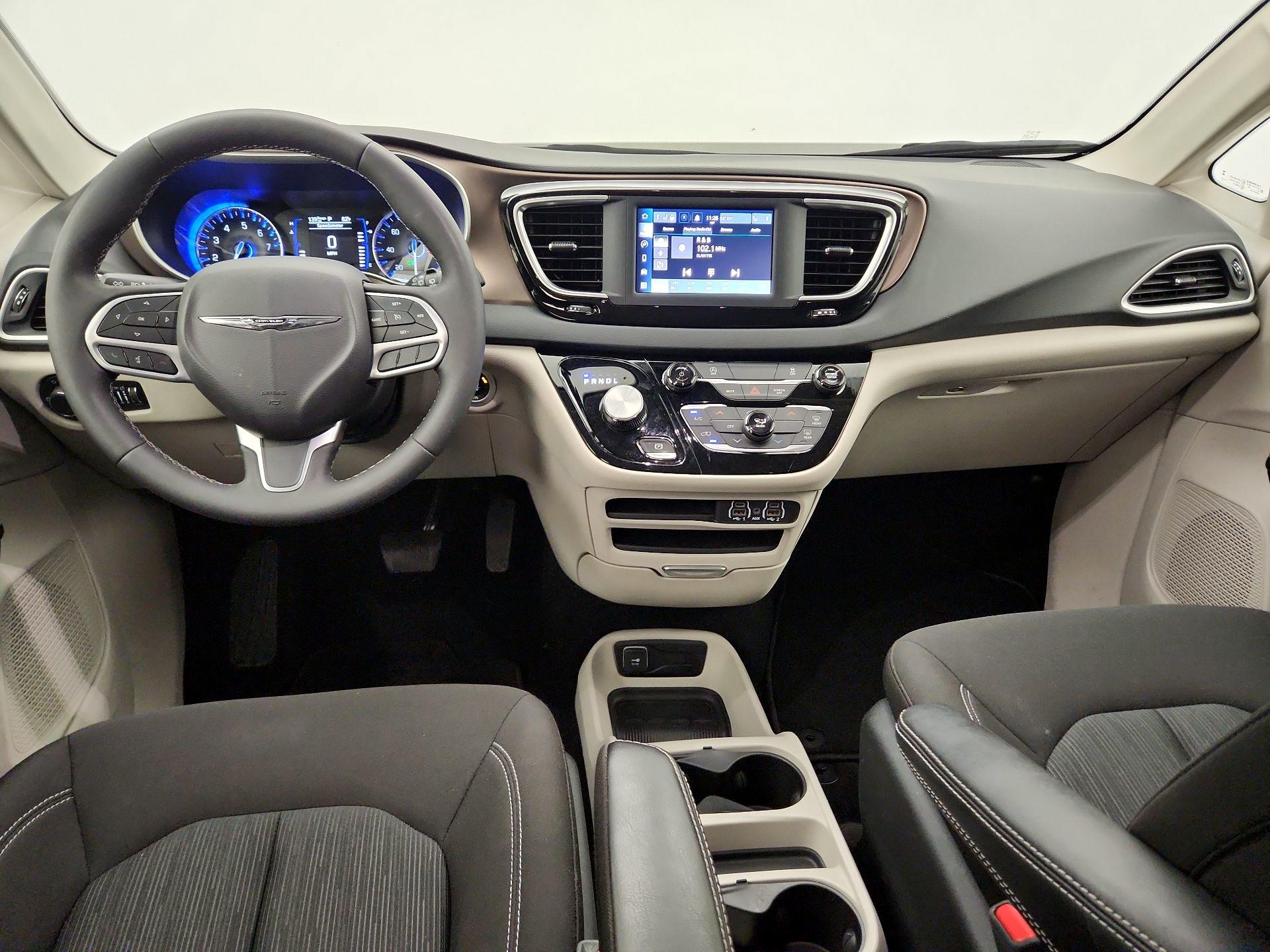 Thumbnail: 2023 Chrysler Voyager - 9