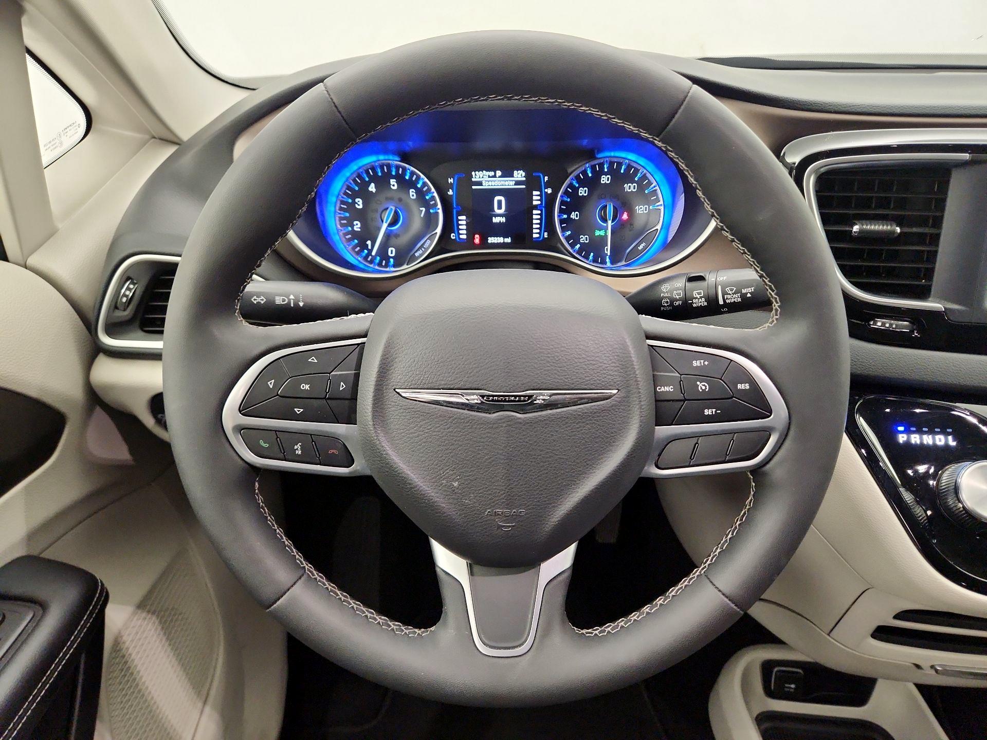 Thumbnail: 2023 Chrysler Voyager - 10
