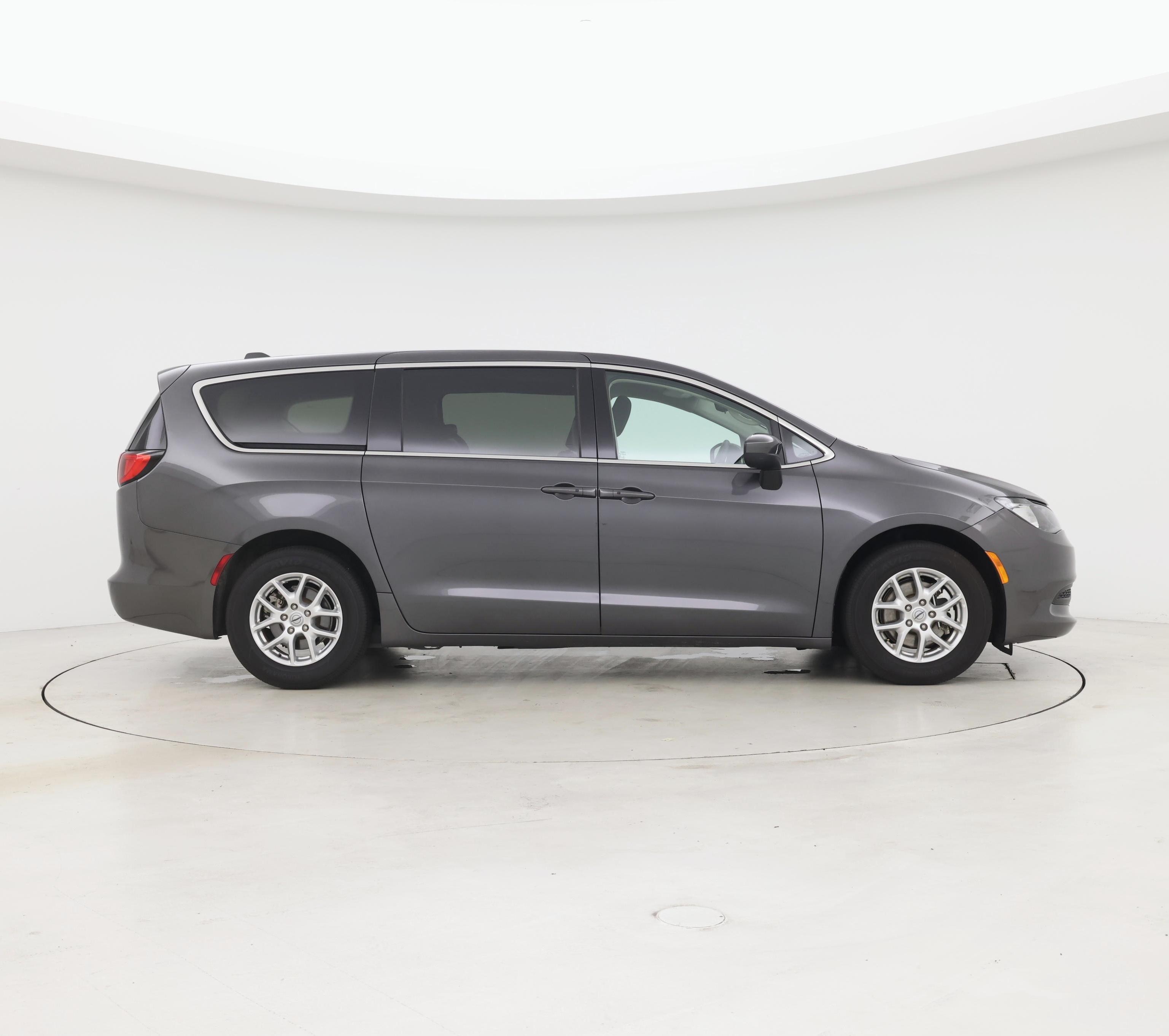 Thumbnail: 2023 Chrysler Voyager - 7