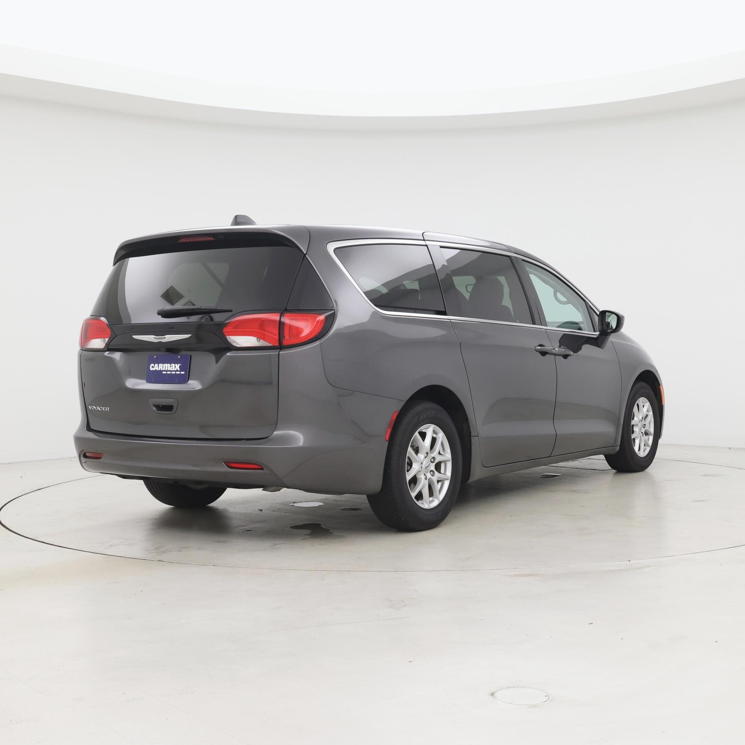Thumbnail: 2023 Chrysler Voyager - 8