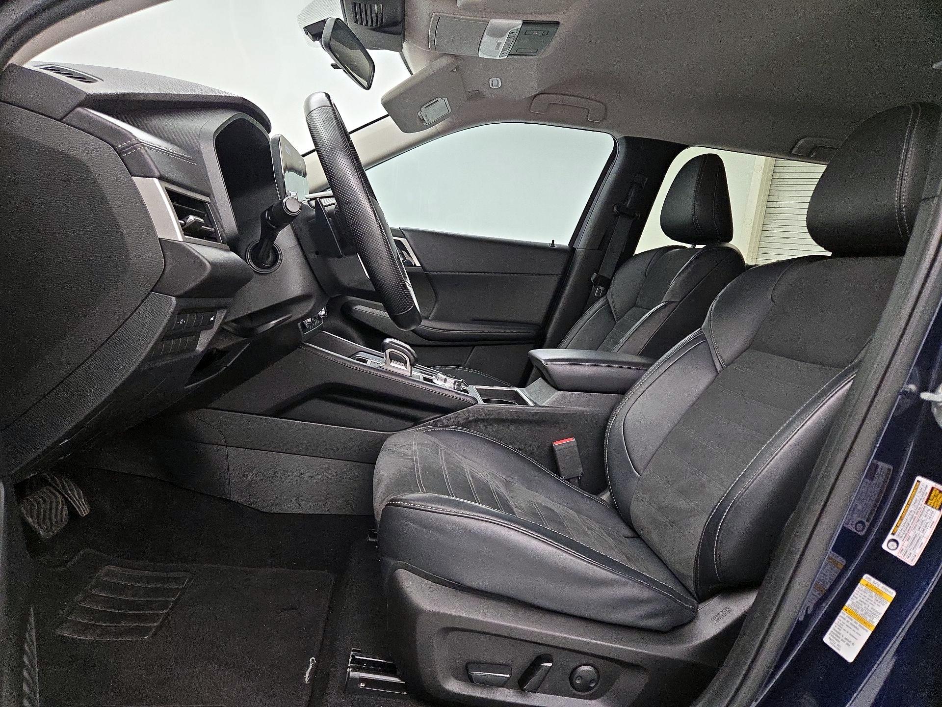 Thumbnail: 2024 Mitsubishi Outlander - 11