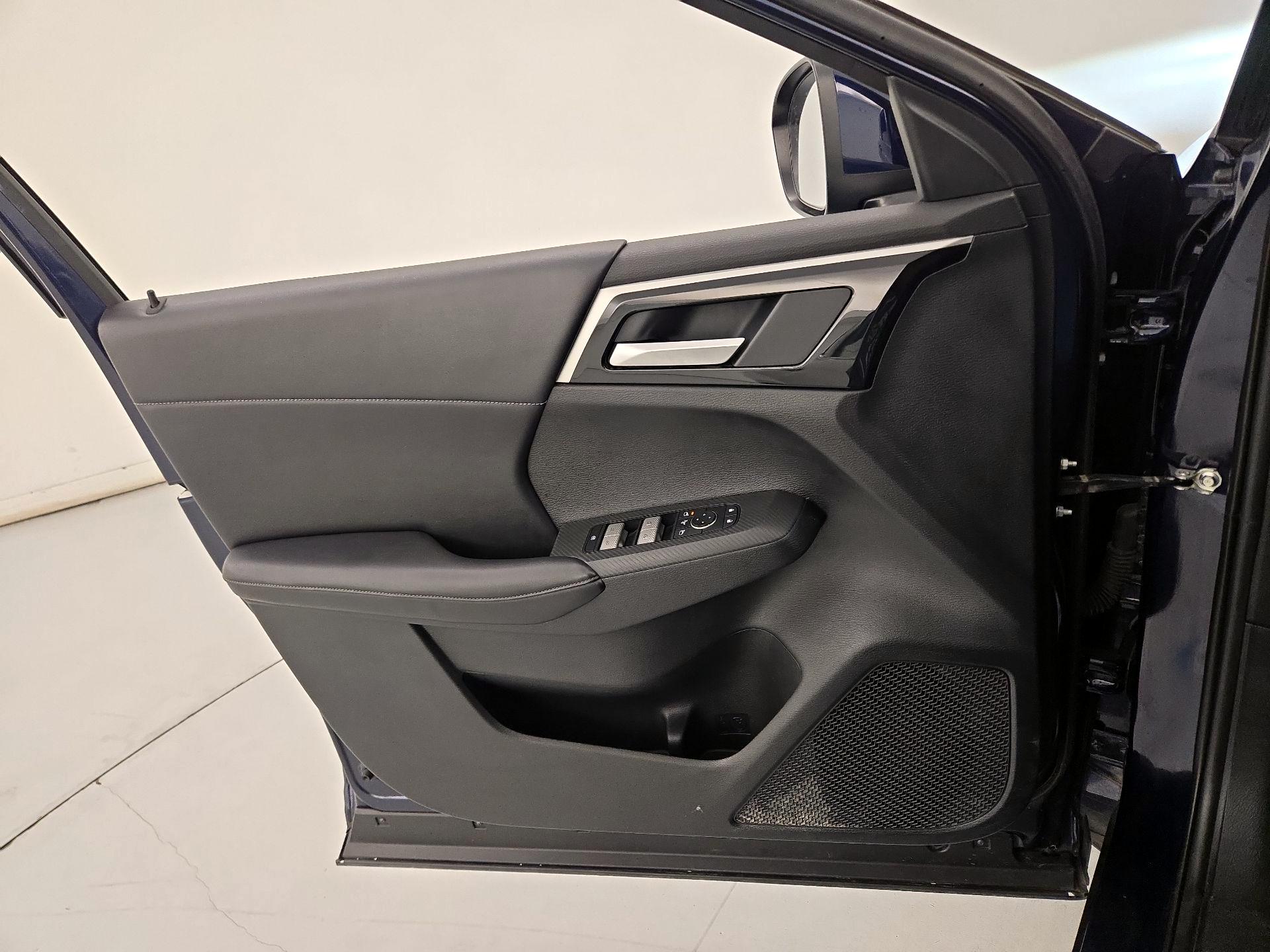 Thumbnail: 2024 Mitsubishi Outlander - 12