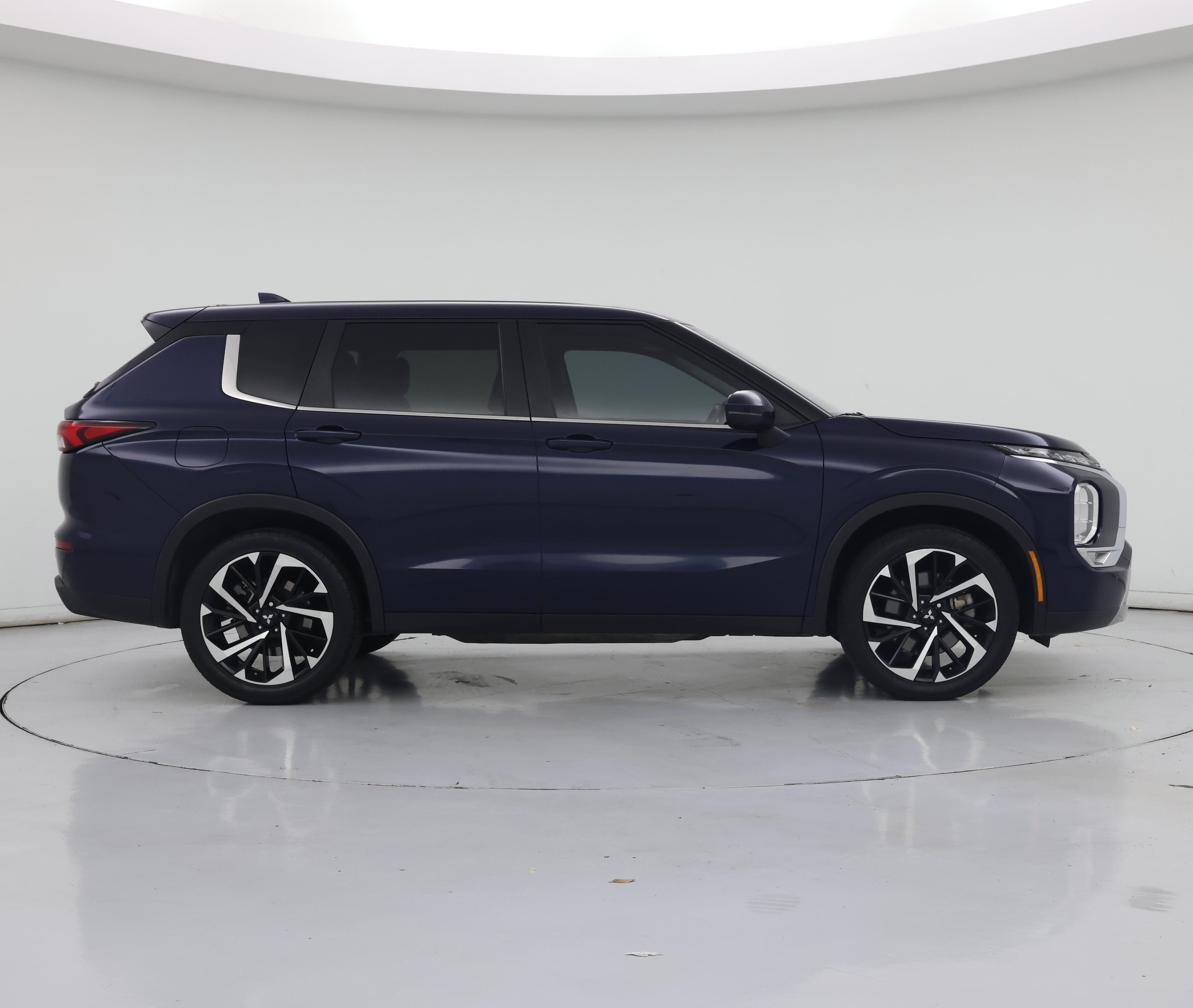 Thumbnail: 2024 Mitsubishi Outlander - 7