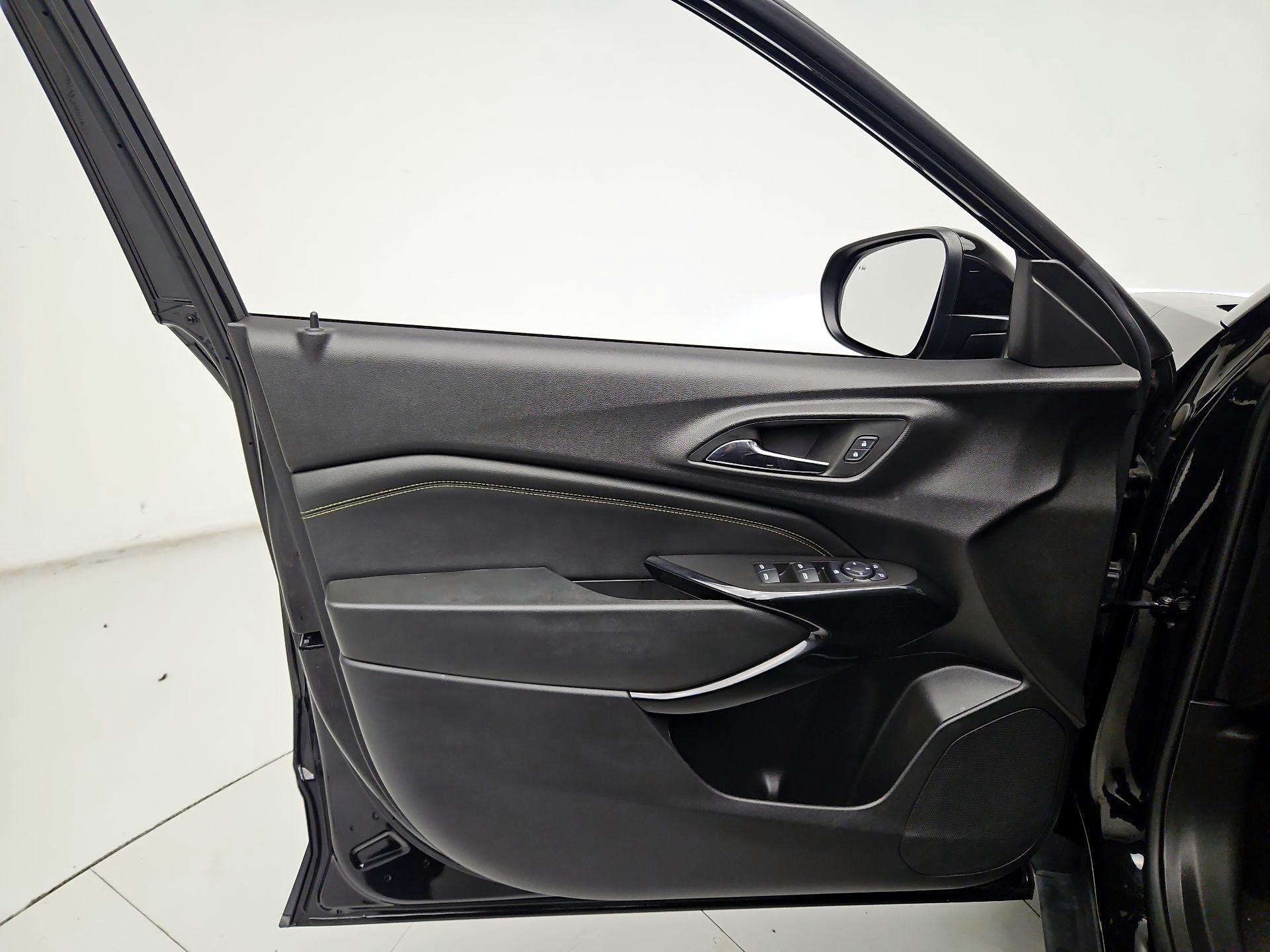 Thumbnail: 2025 Chevrolet Trax - 12