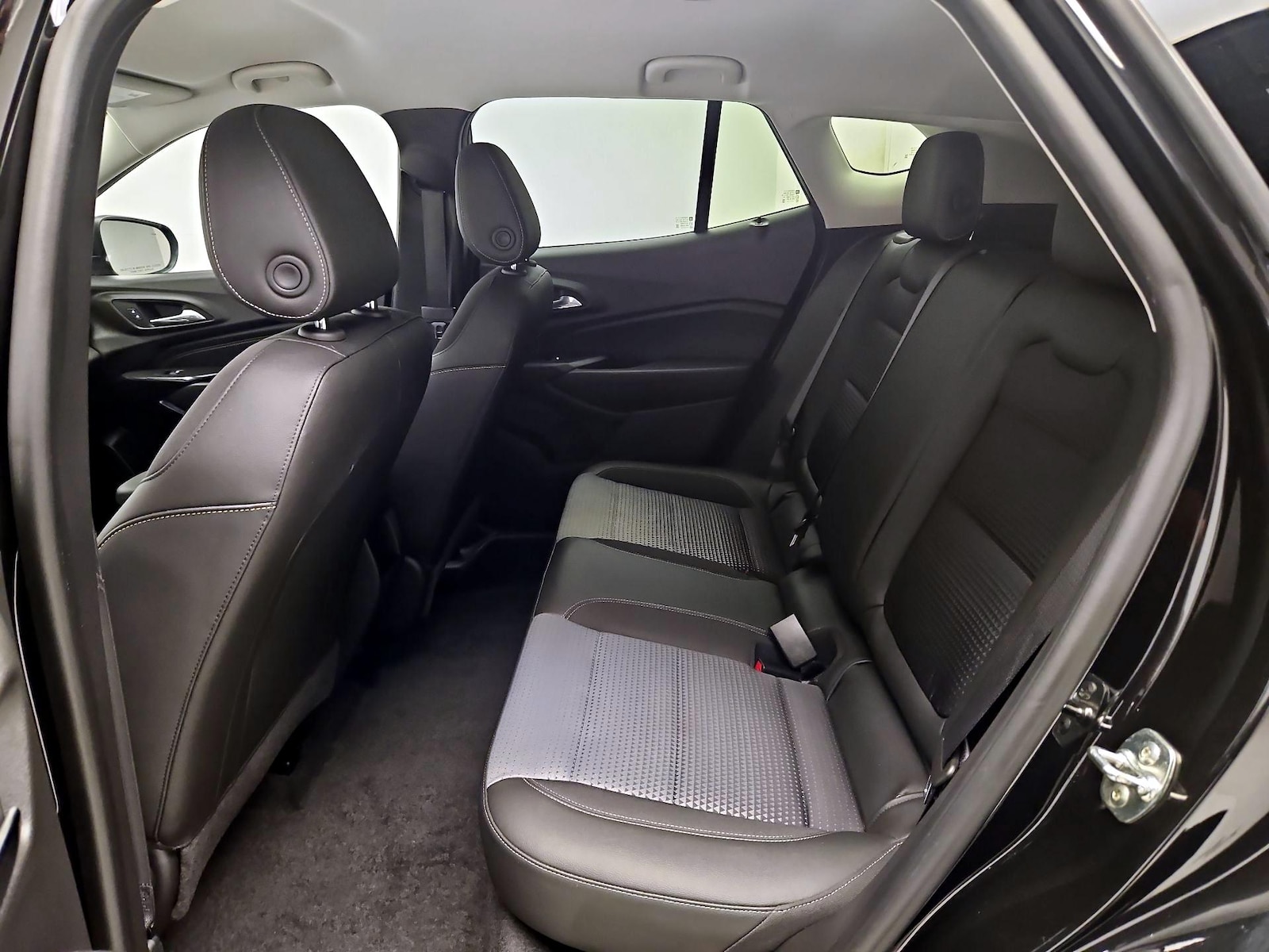 2025 Chevrolet Trax LT - Photo 18