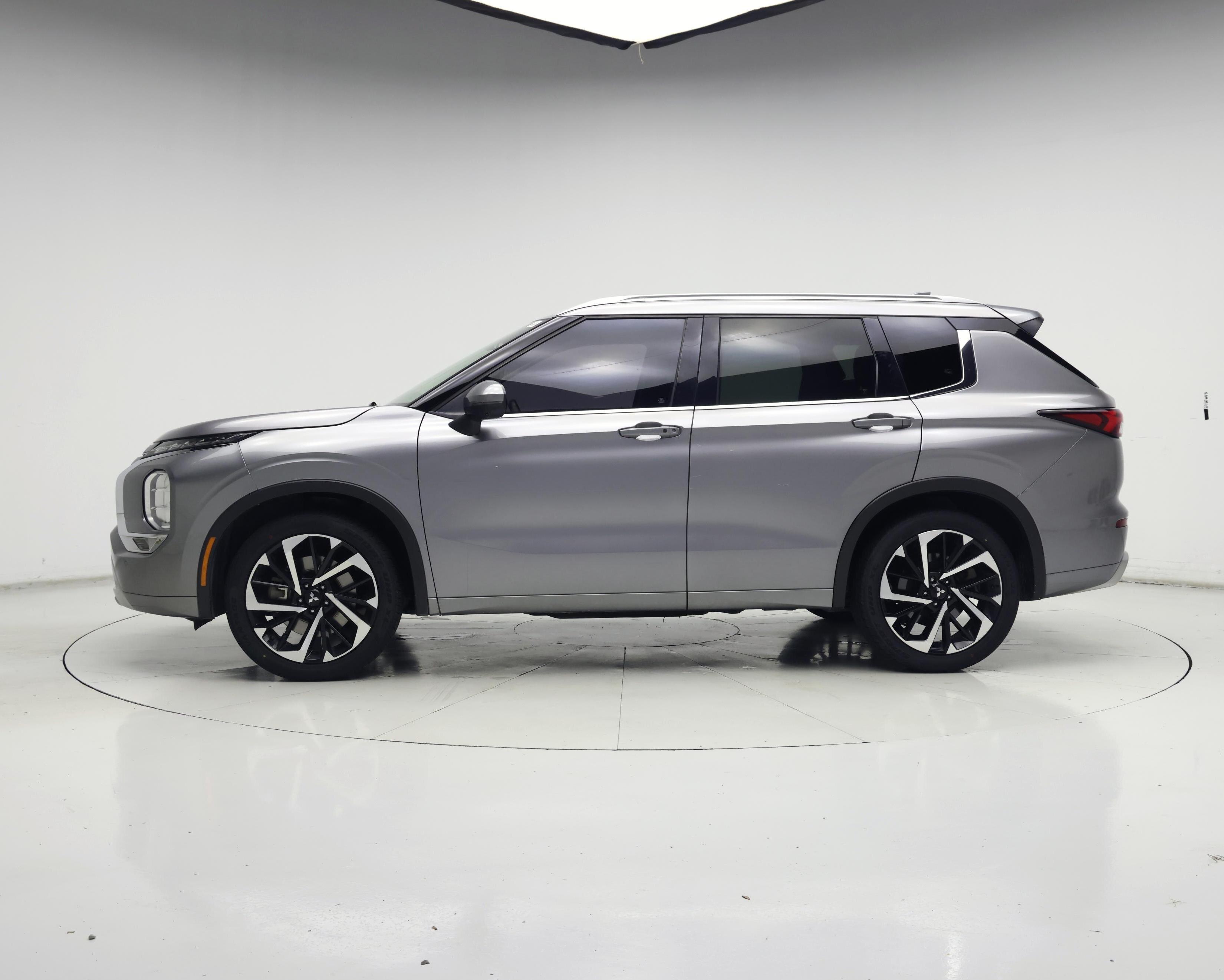 Thumbnail: 2022 Mitsubishi Outlander - 3