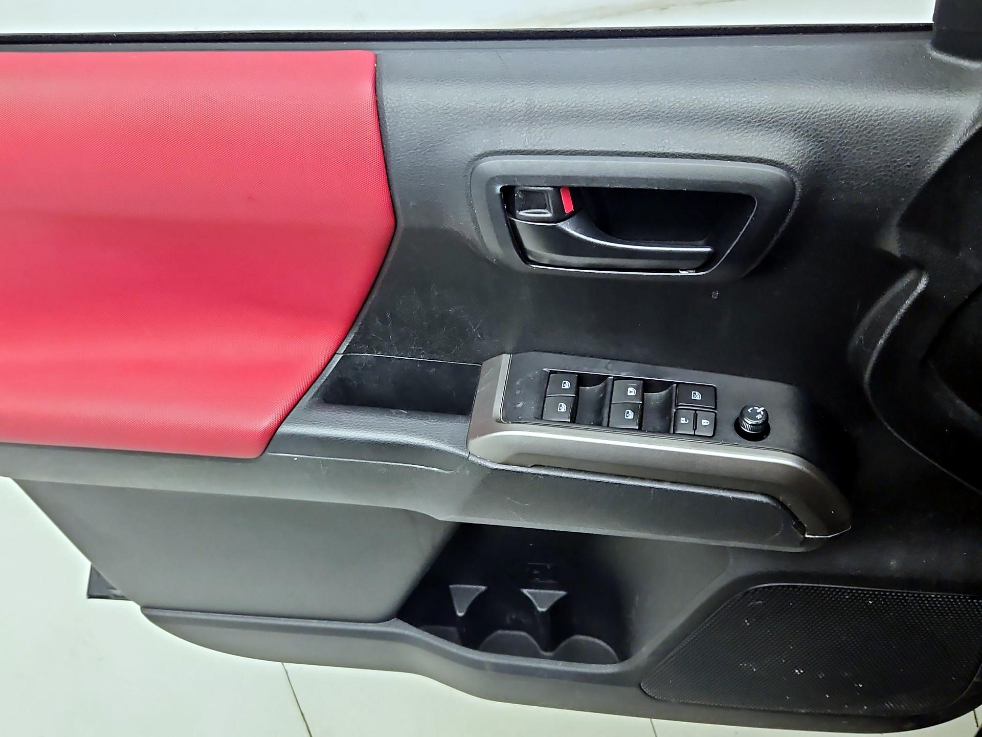 Thumbnail: 2022 Toyota Tacoma - 12