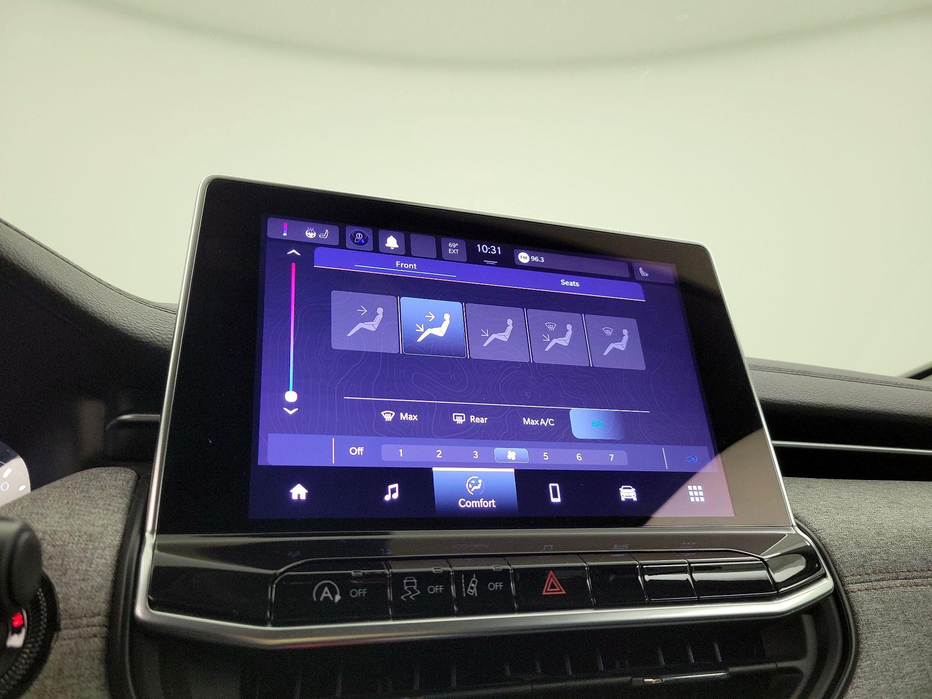 Thumbnail: 2022 Jeep Compass - 16