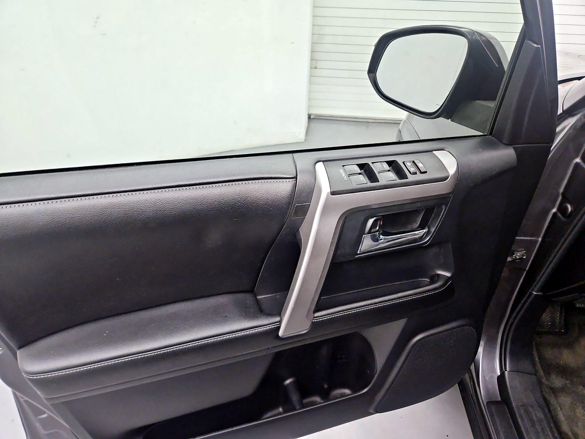 Thumbnail: 2014 Toyota 4Runner - 12