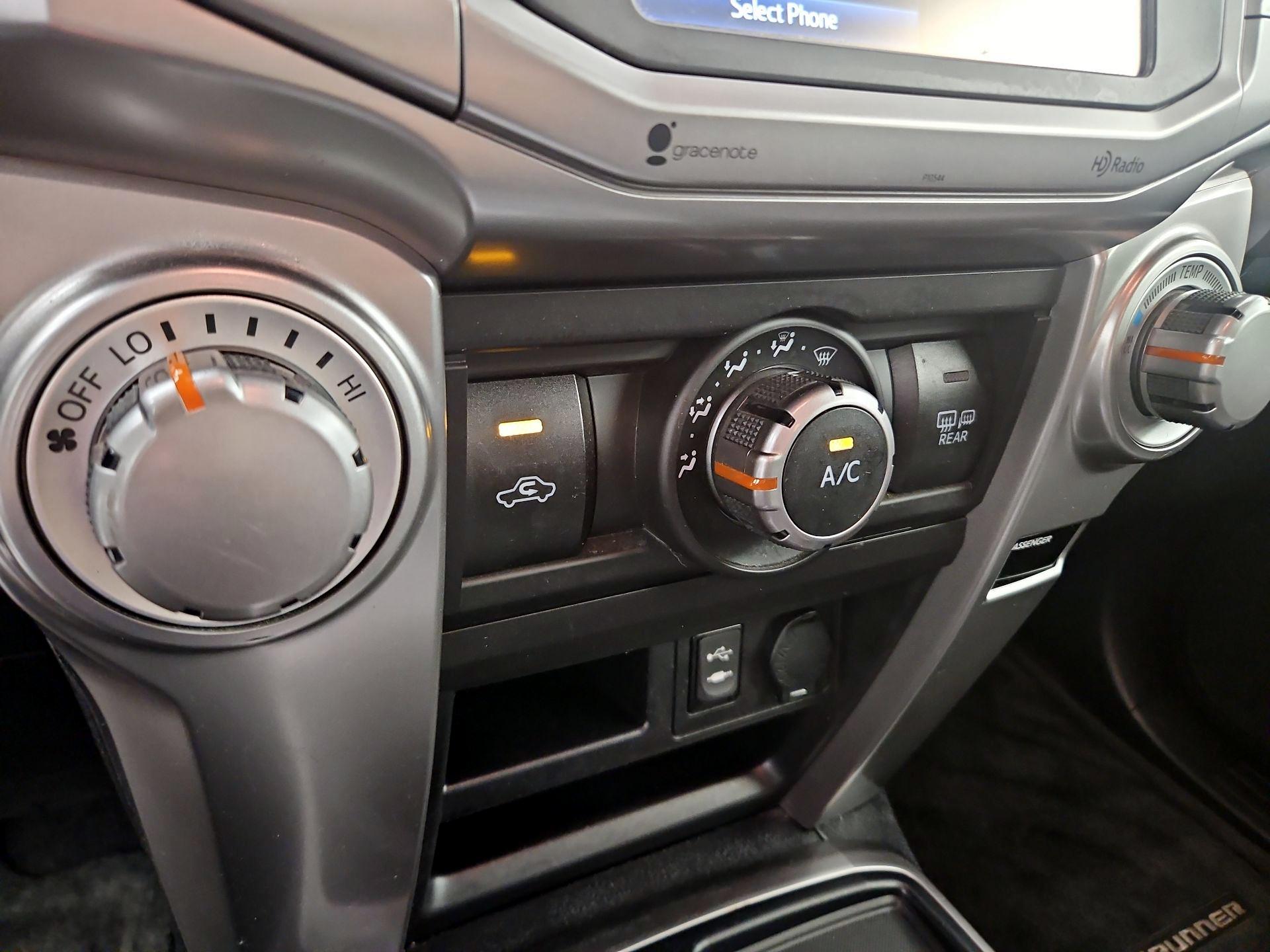 Thumbnail: 2014 Toyota 4Runner - 15