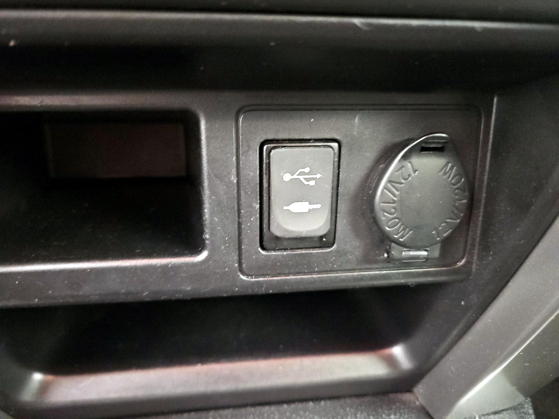 Thumbnail: 2014 Toyota 4Runner - 17