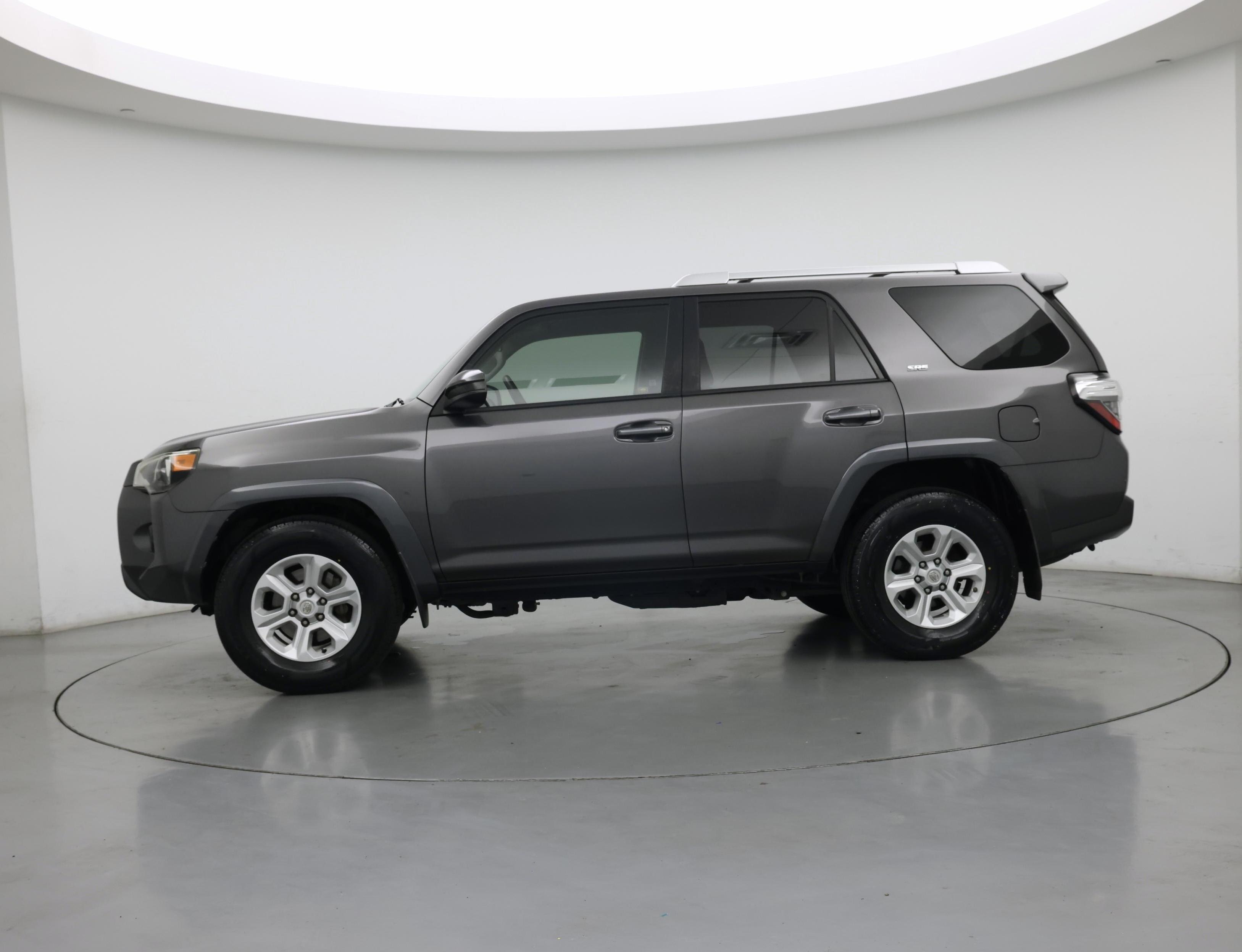 Thumbnail: 2014 Toyota 4Runner - 3