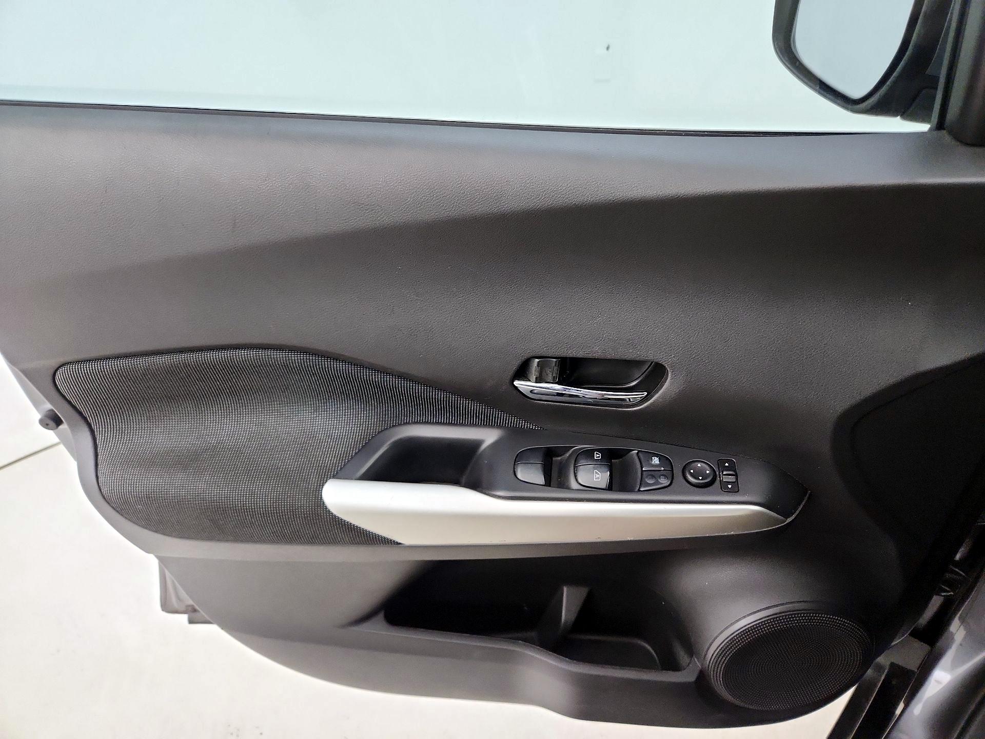 Thumbnail: 2018 Nissan Kicks - 12