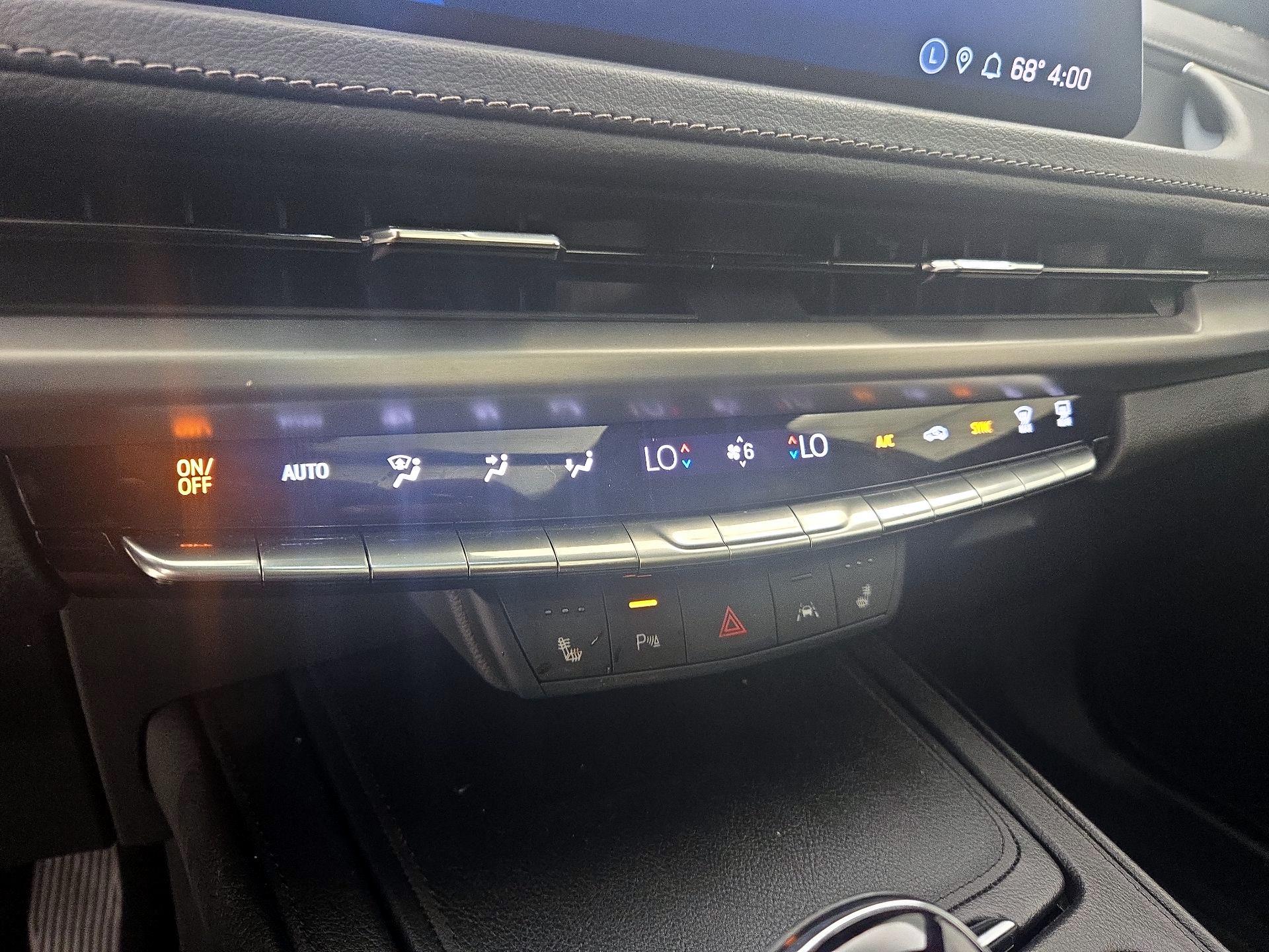 Thumbnail: 2024 Cadillac XT4 - 17