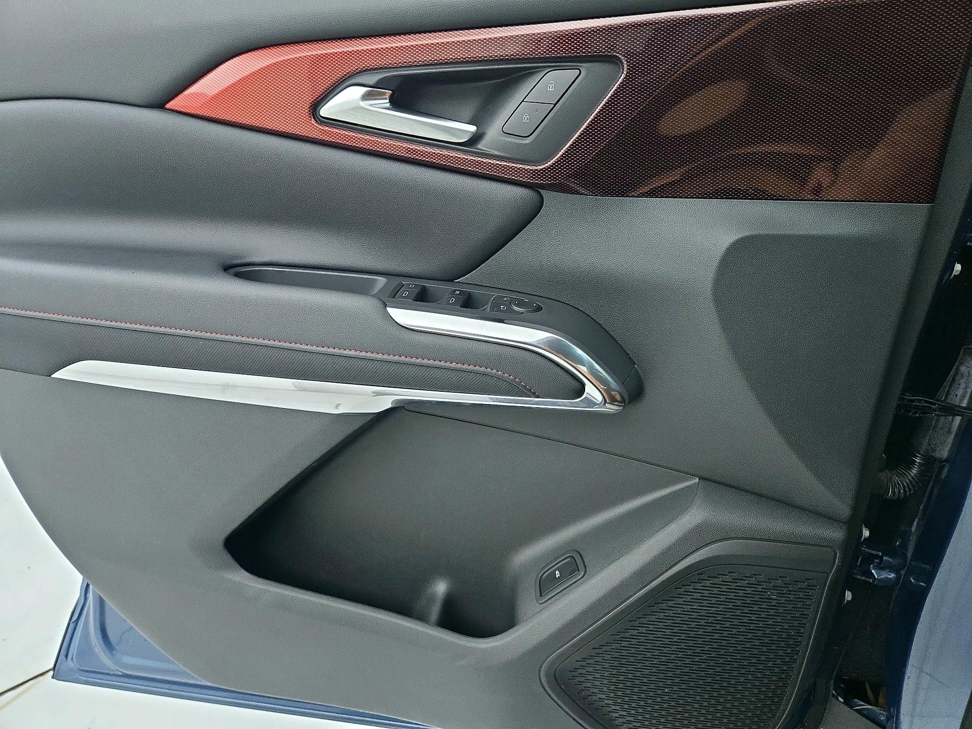 Thumbnail: 2025 Chevrolet Traverse - 12