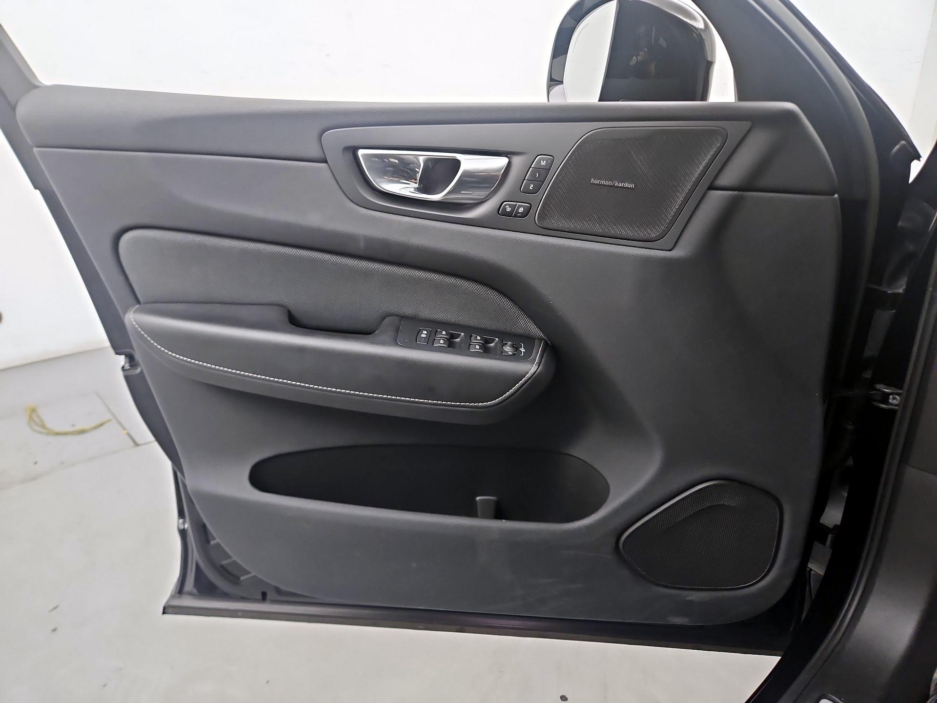 Thumbnail: 2022 Volvo XC60 - 12