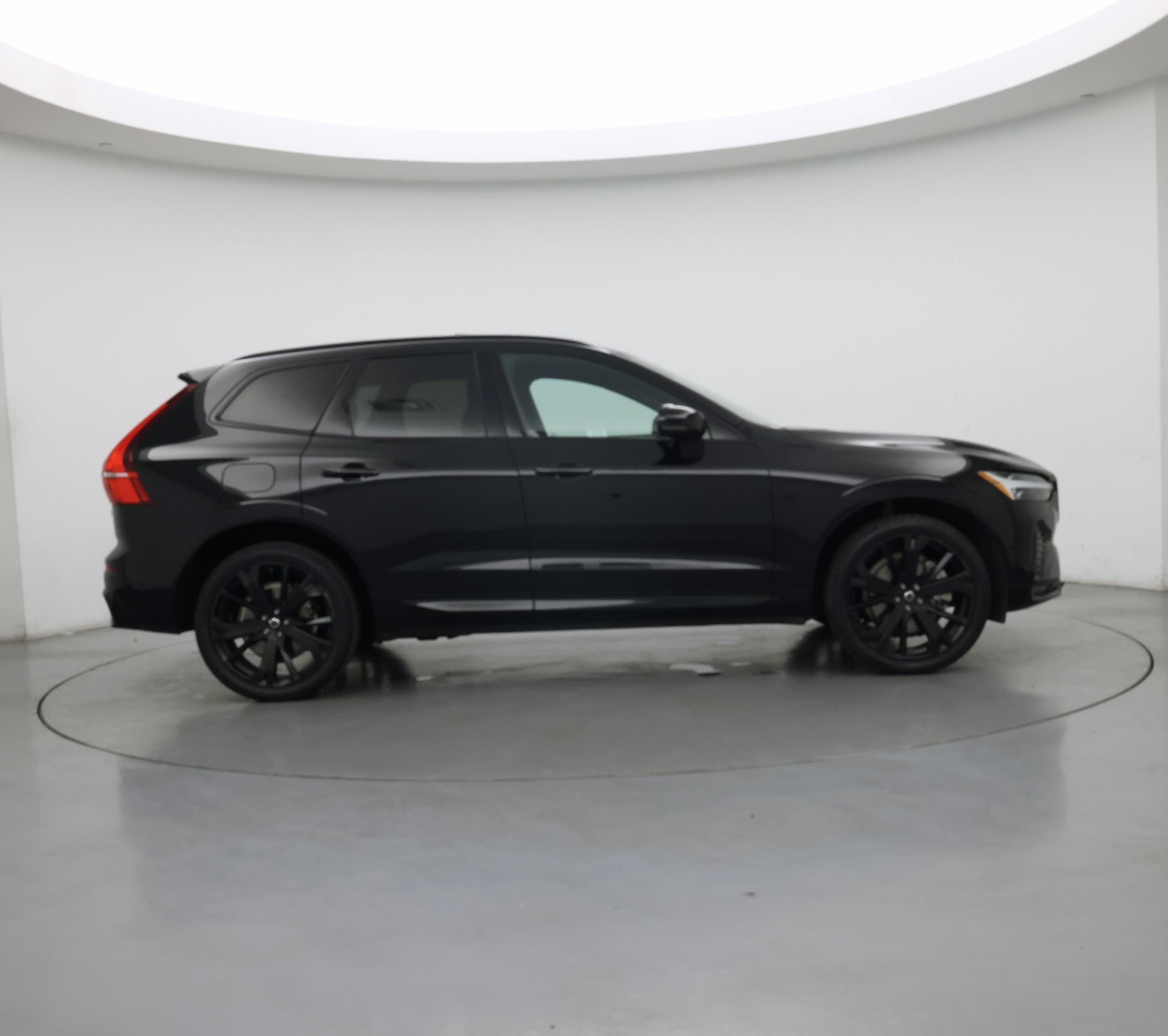 Thumbnail: 2022 Volvo XC60 - 7