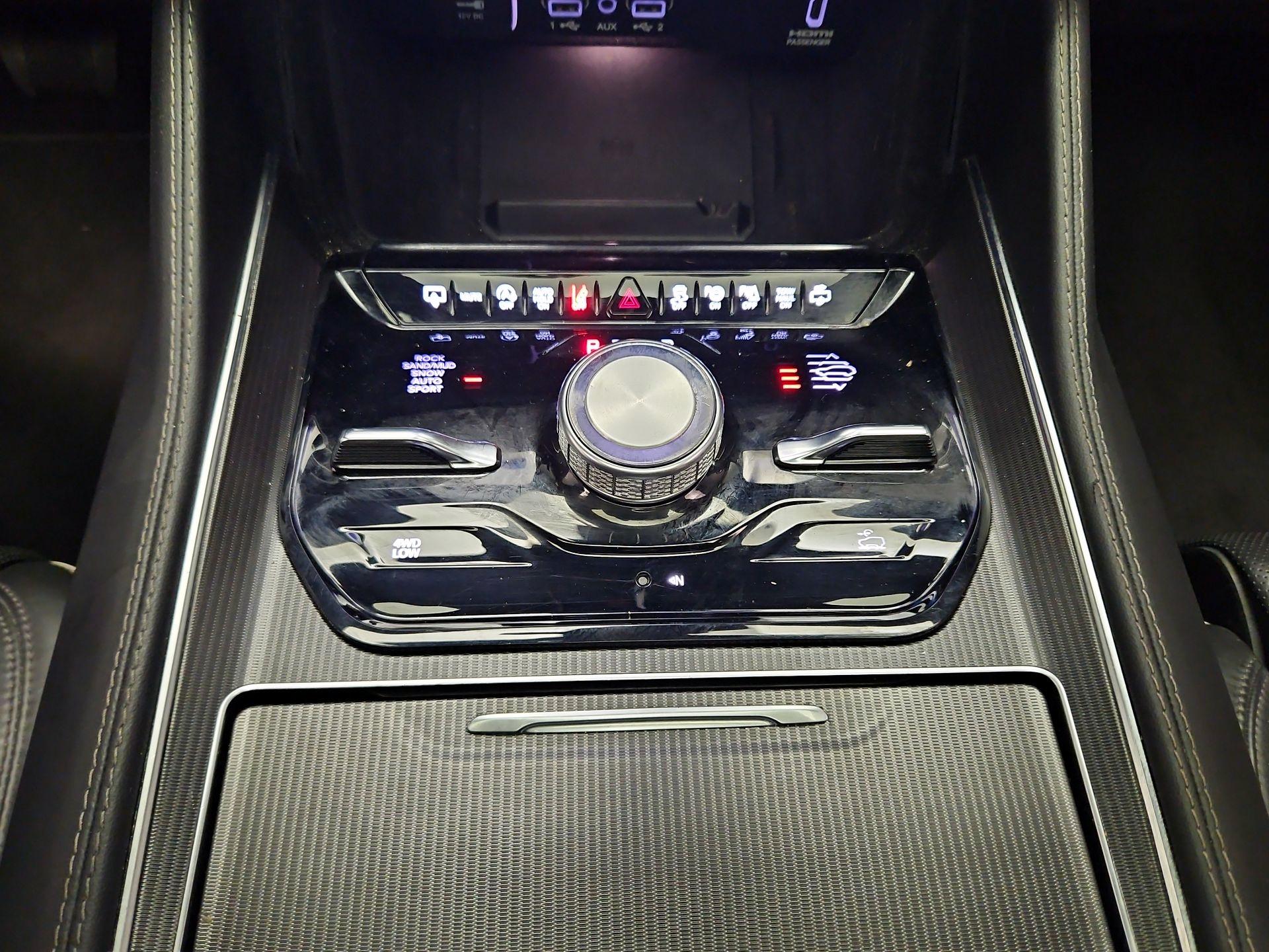 Thumbnail: 2023 Jeep Grand Wagoneer - 18