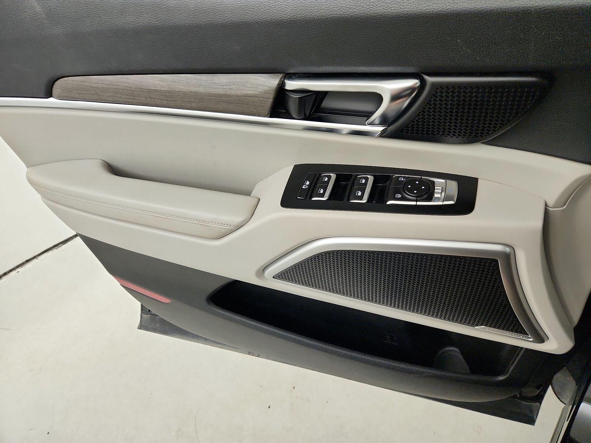 Thumbnail: 2020 Kia Telluride - 12