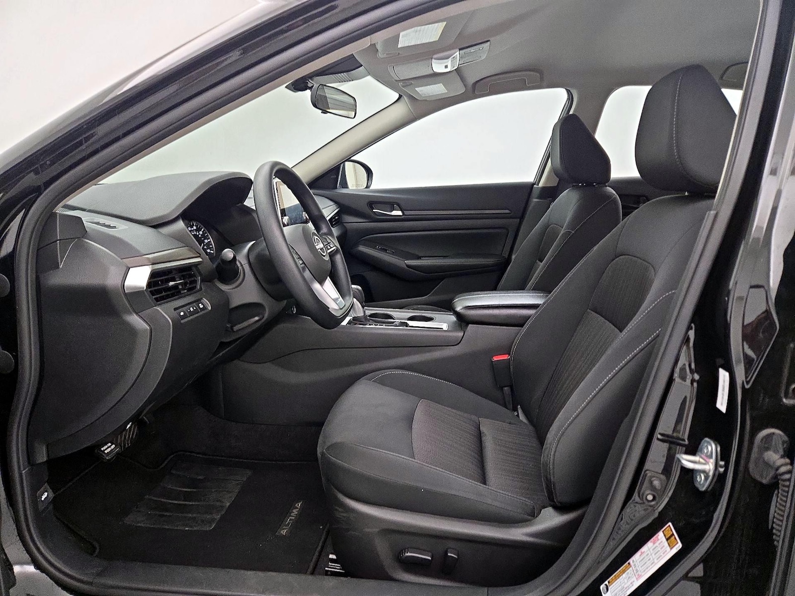 2025 Nissan Altima SV - Photo 12