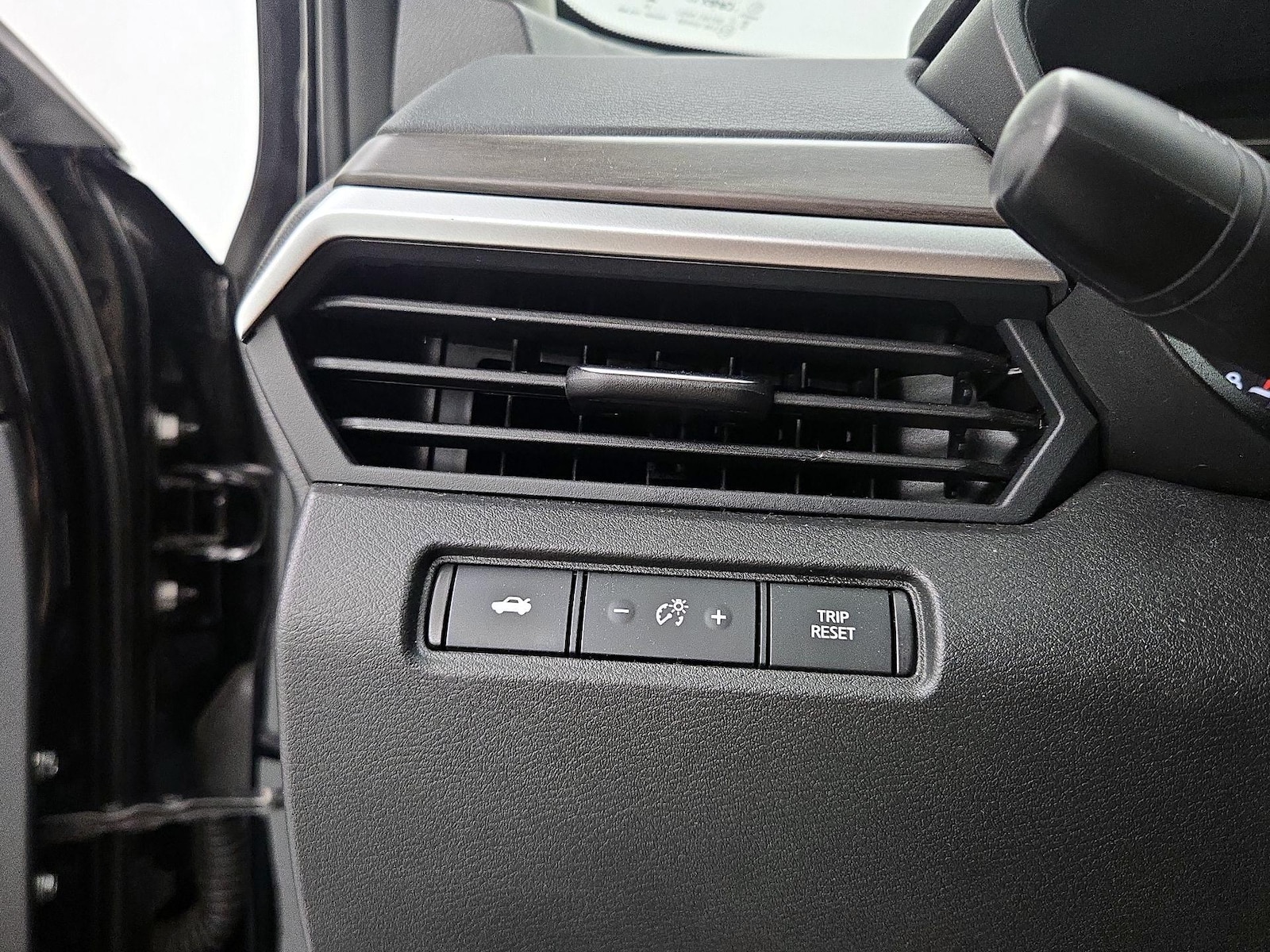 2025 Nissan Altima SV - Photo 14