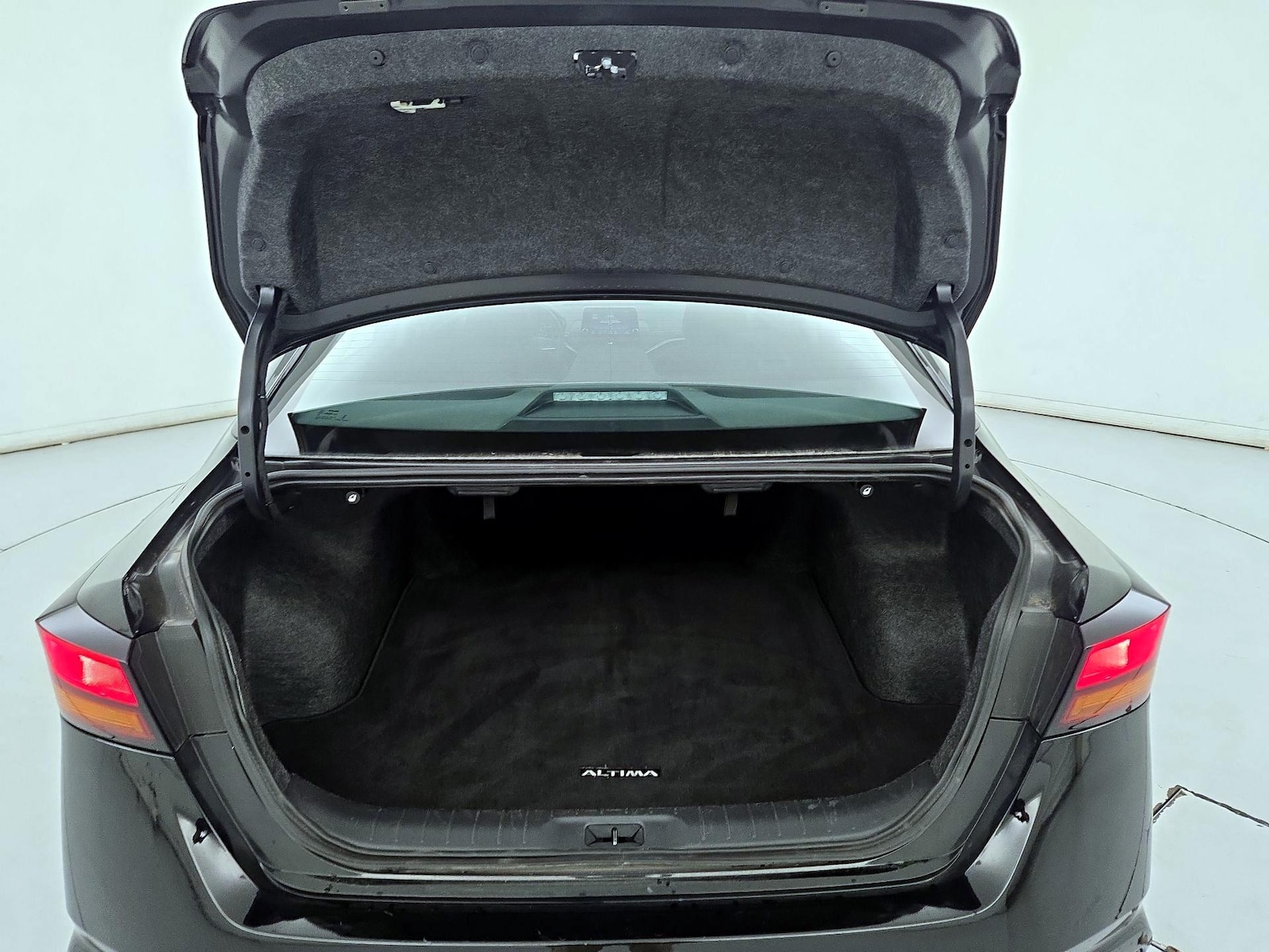 2025 Nissan Altima SV - Photo 21