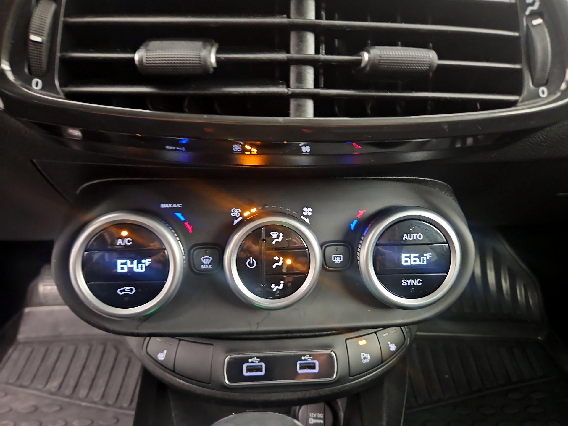 Thumbnail: 2023 Fiat 500X - 16