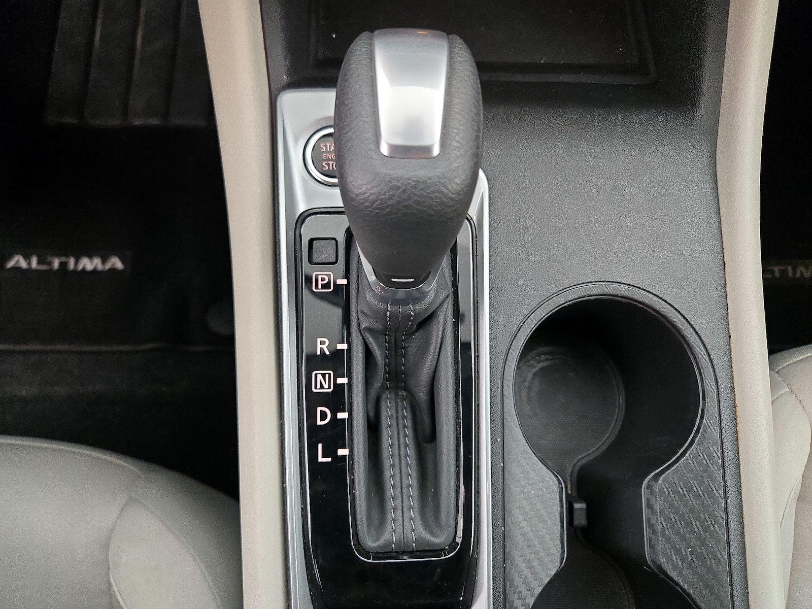2025 Nissan Altima SV - Photo 18