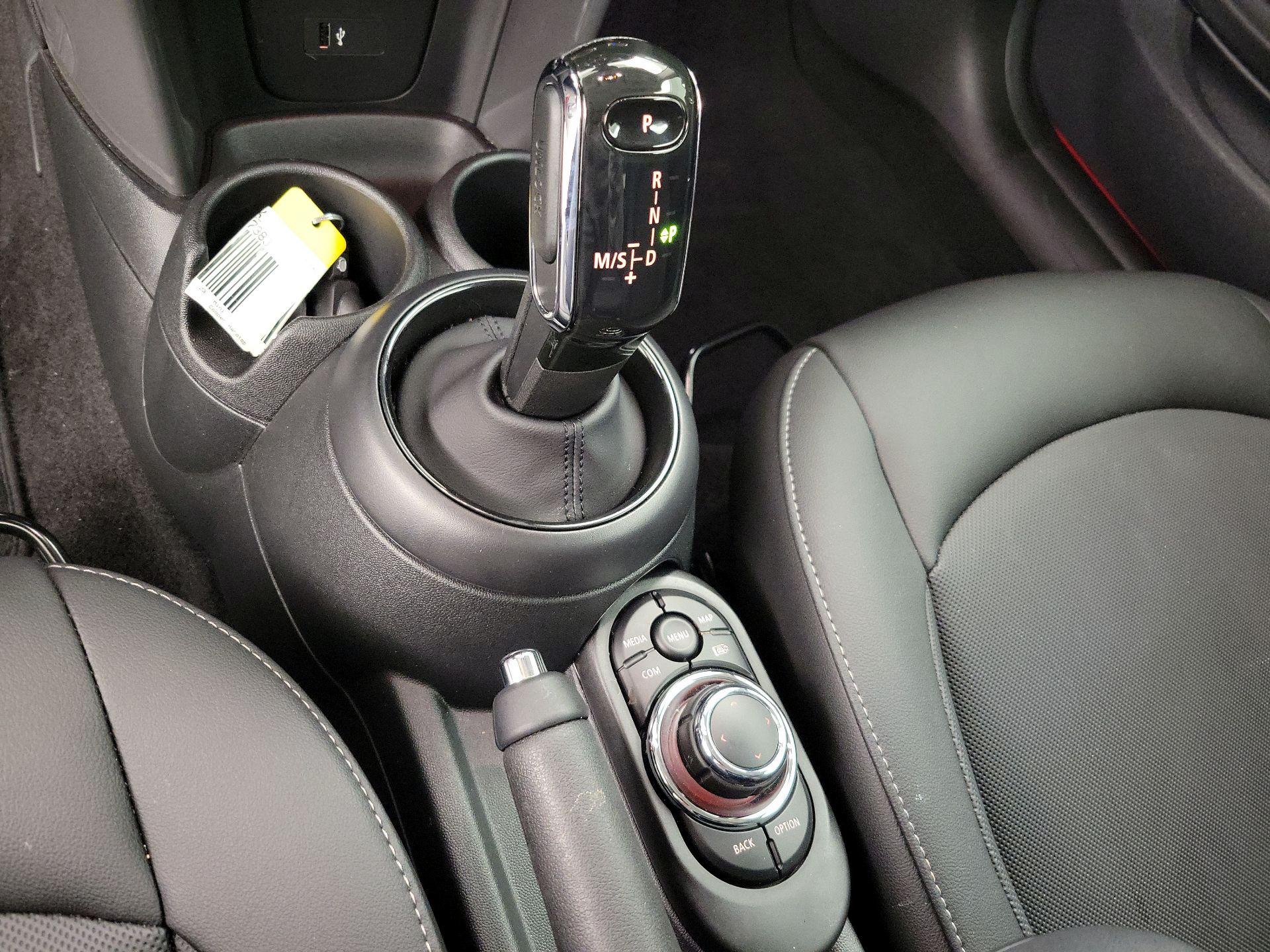 Thumbnail: 2023 MINI Cooper Hardtop - 17