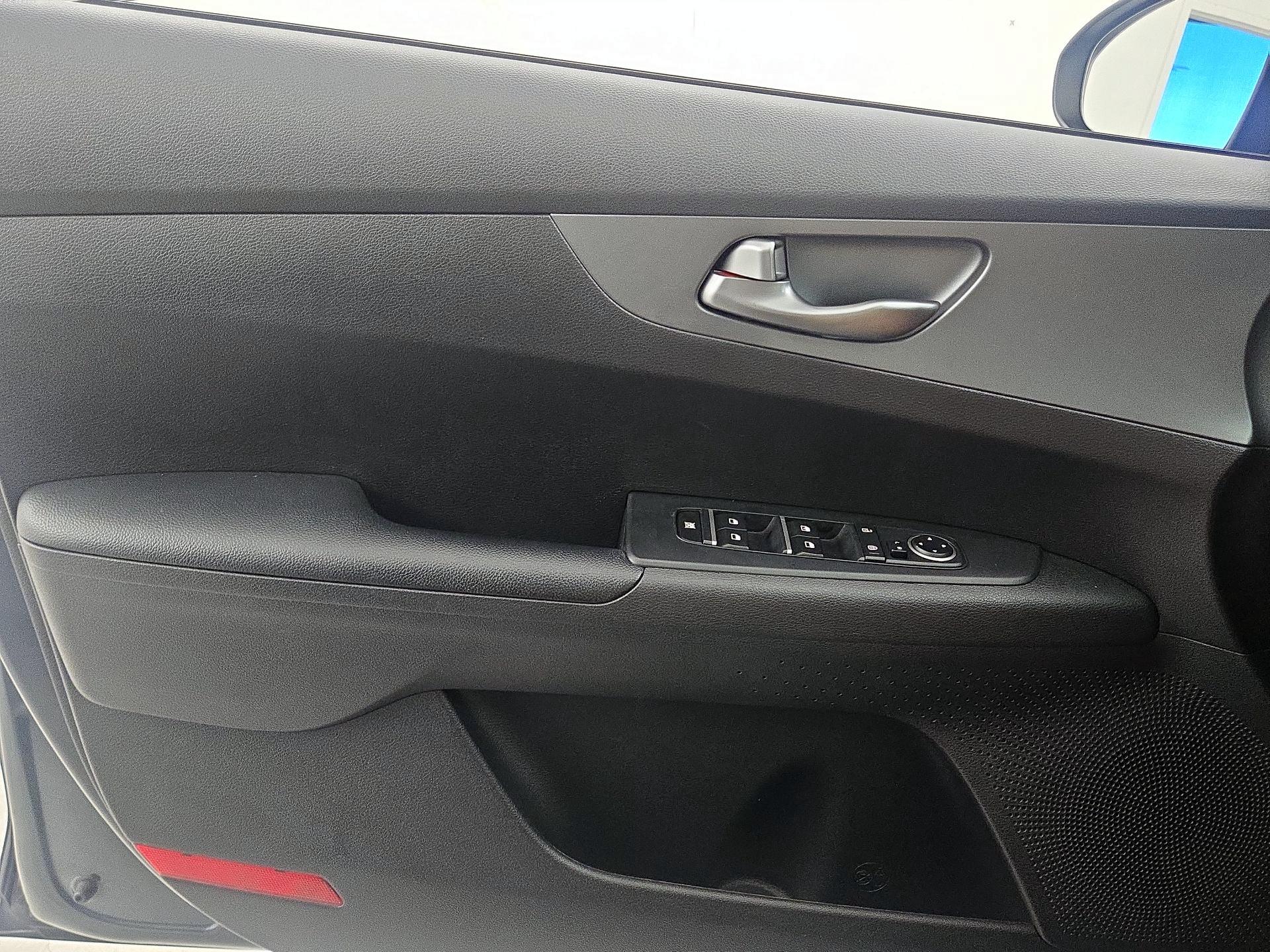 Thumbnail: 2021 Kia Forte - 12