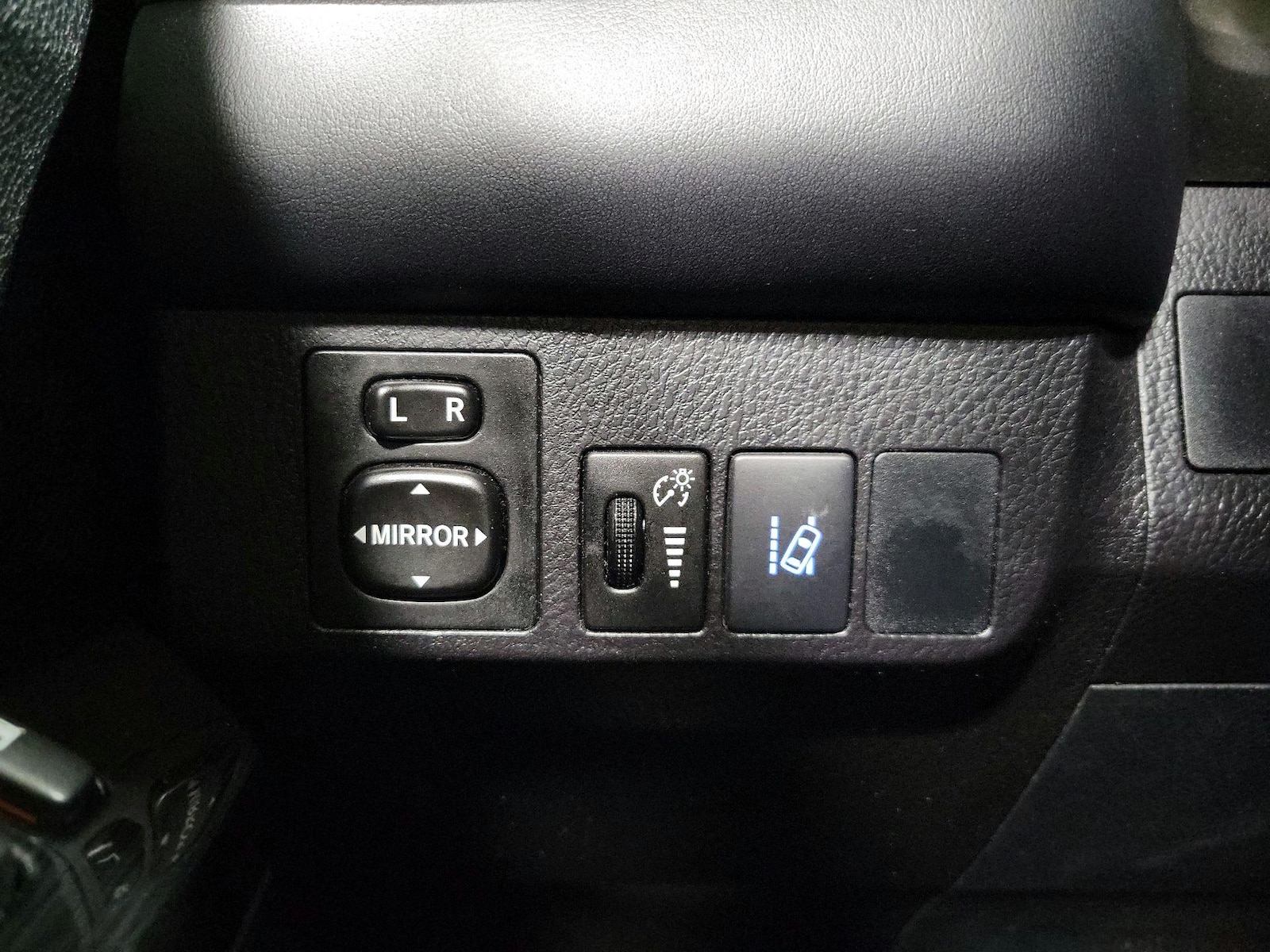 2016 Toyota RAV4 Limited - Photo 14