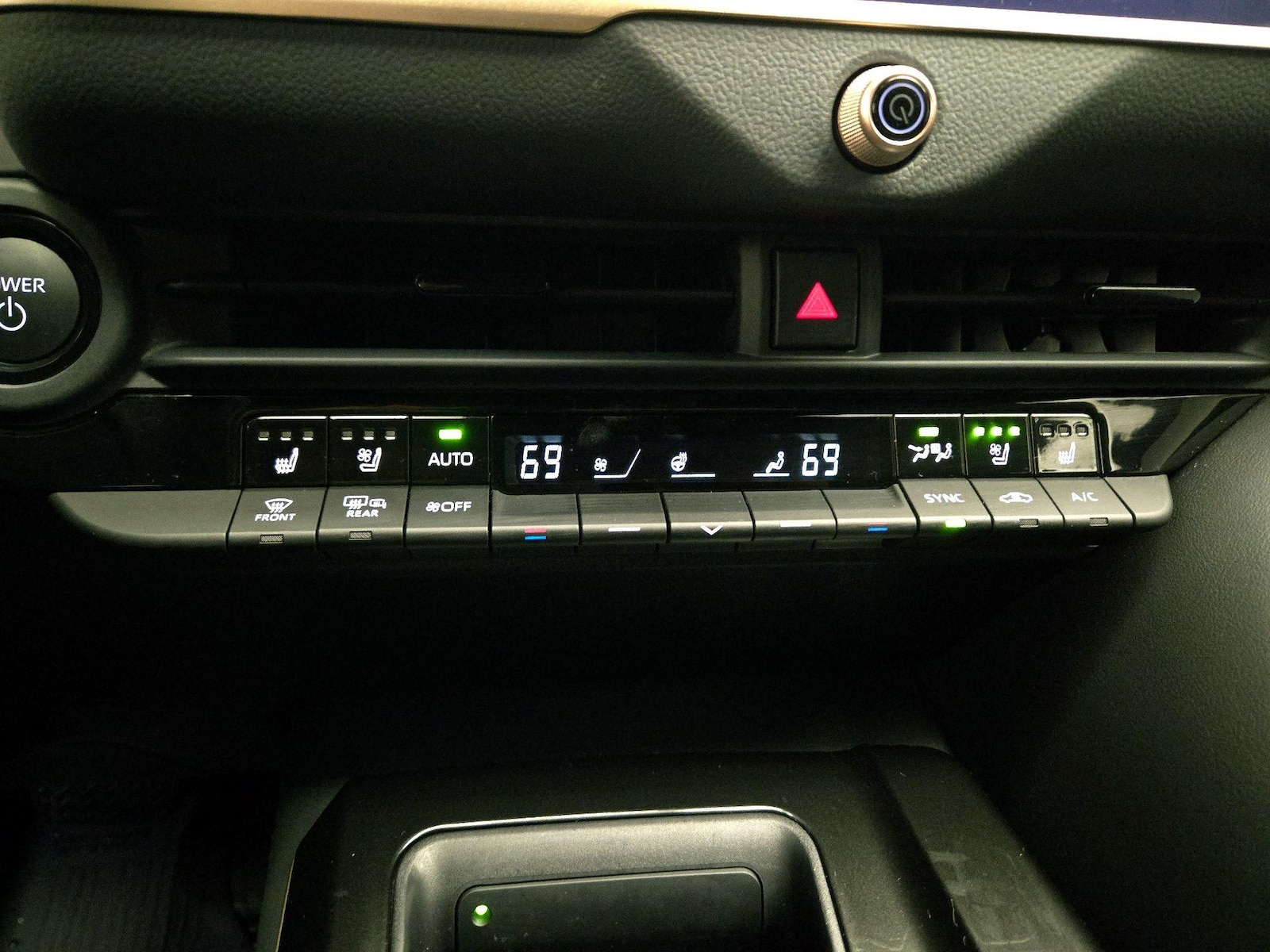 2026 Toyota Crown XLE - Photo 17