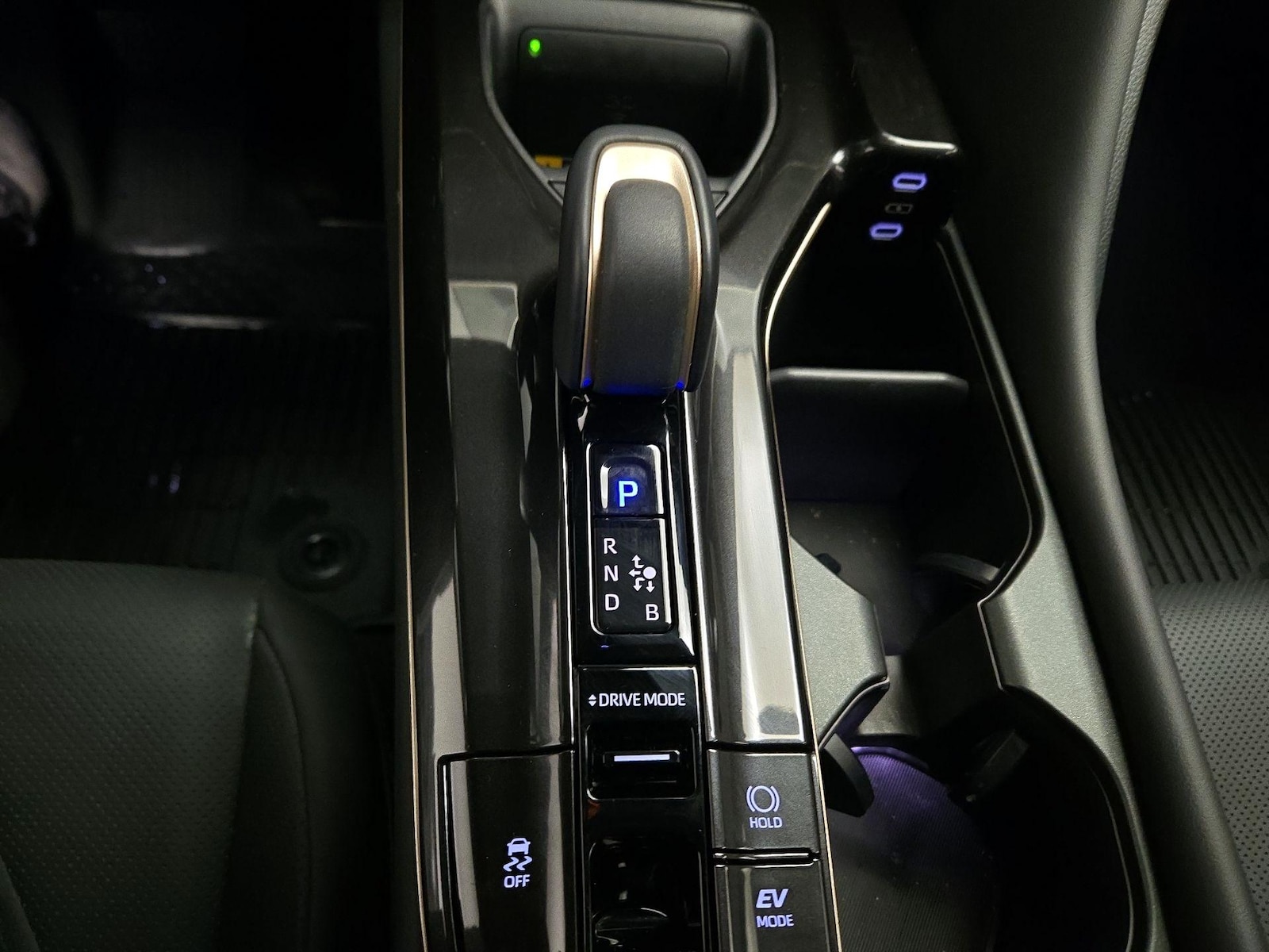 2026 Toyota Crown XLE - Photo 18