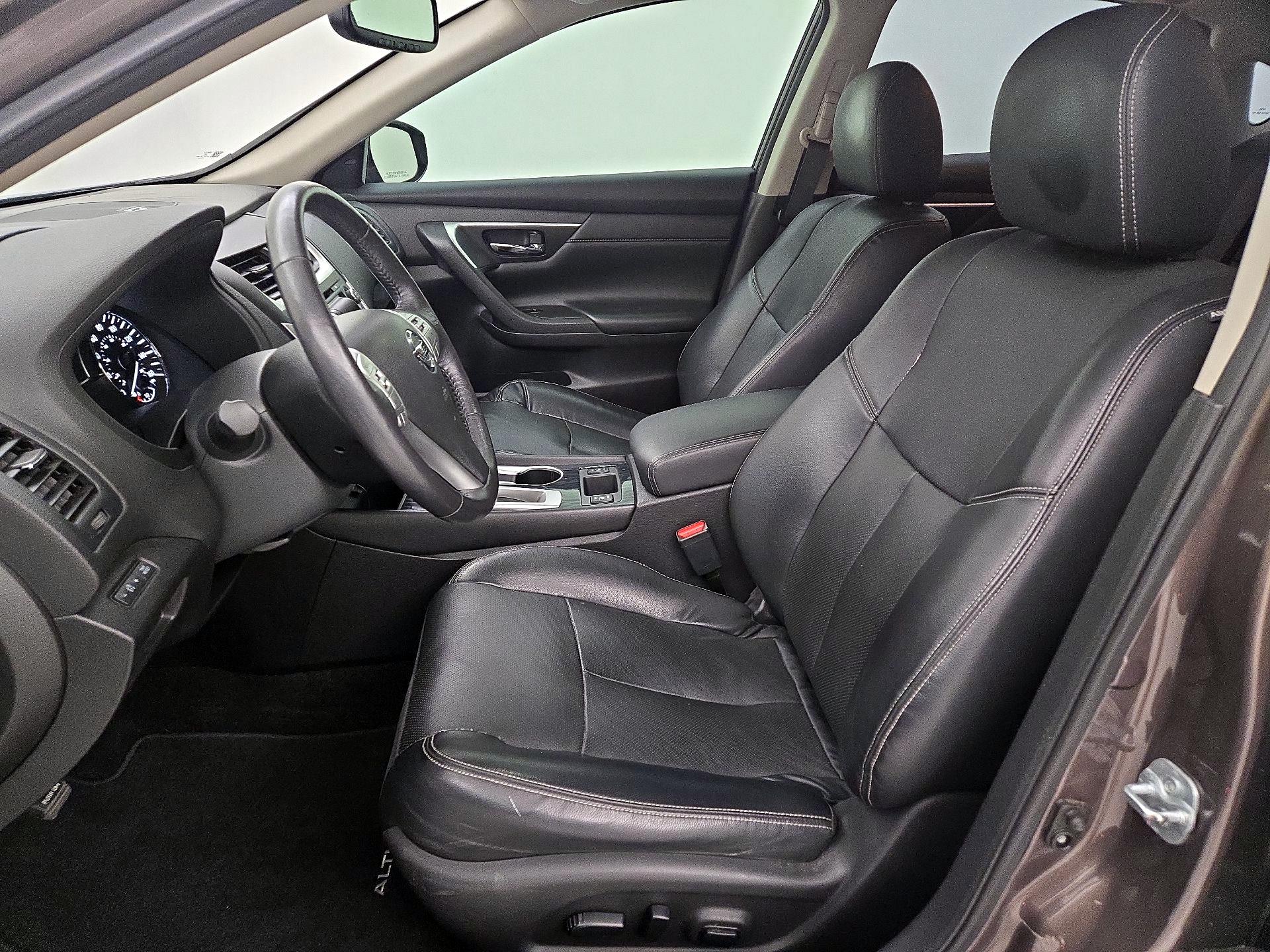Thumbnail: 2016 Nissan Altima - 11