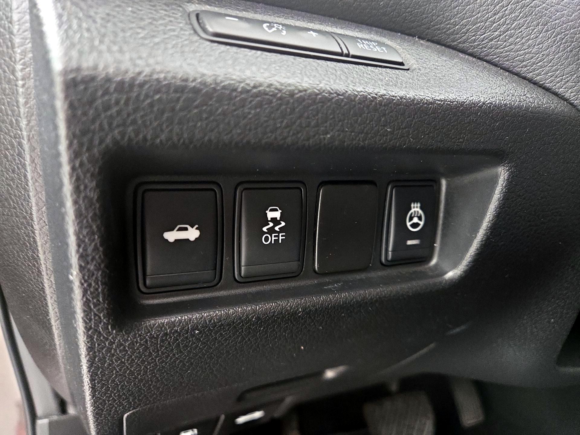 Thumbnail: 2016 Nissan Altima - 13