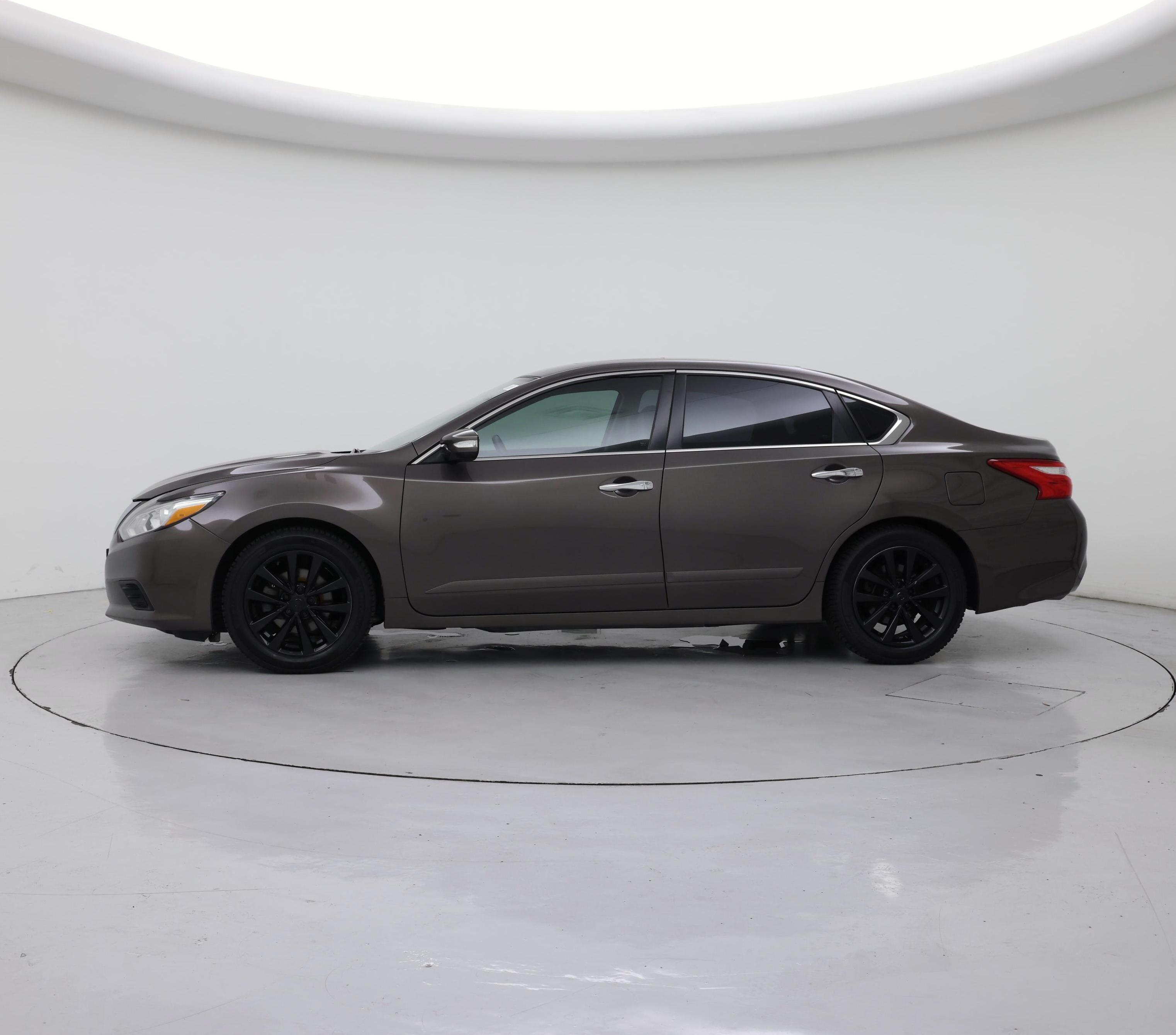 Thumbnail: 2016 Nissan Altima - 3