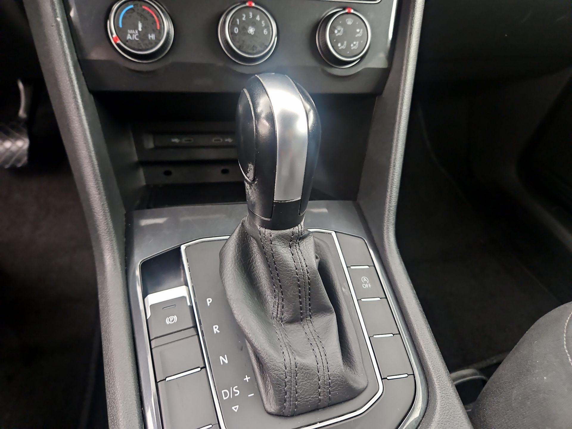 Thumbnail: 2020 Volkswagen Tiguan - 17