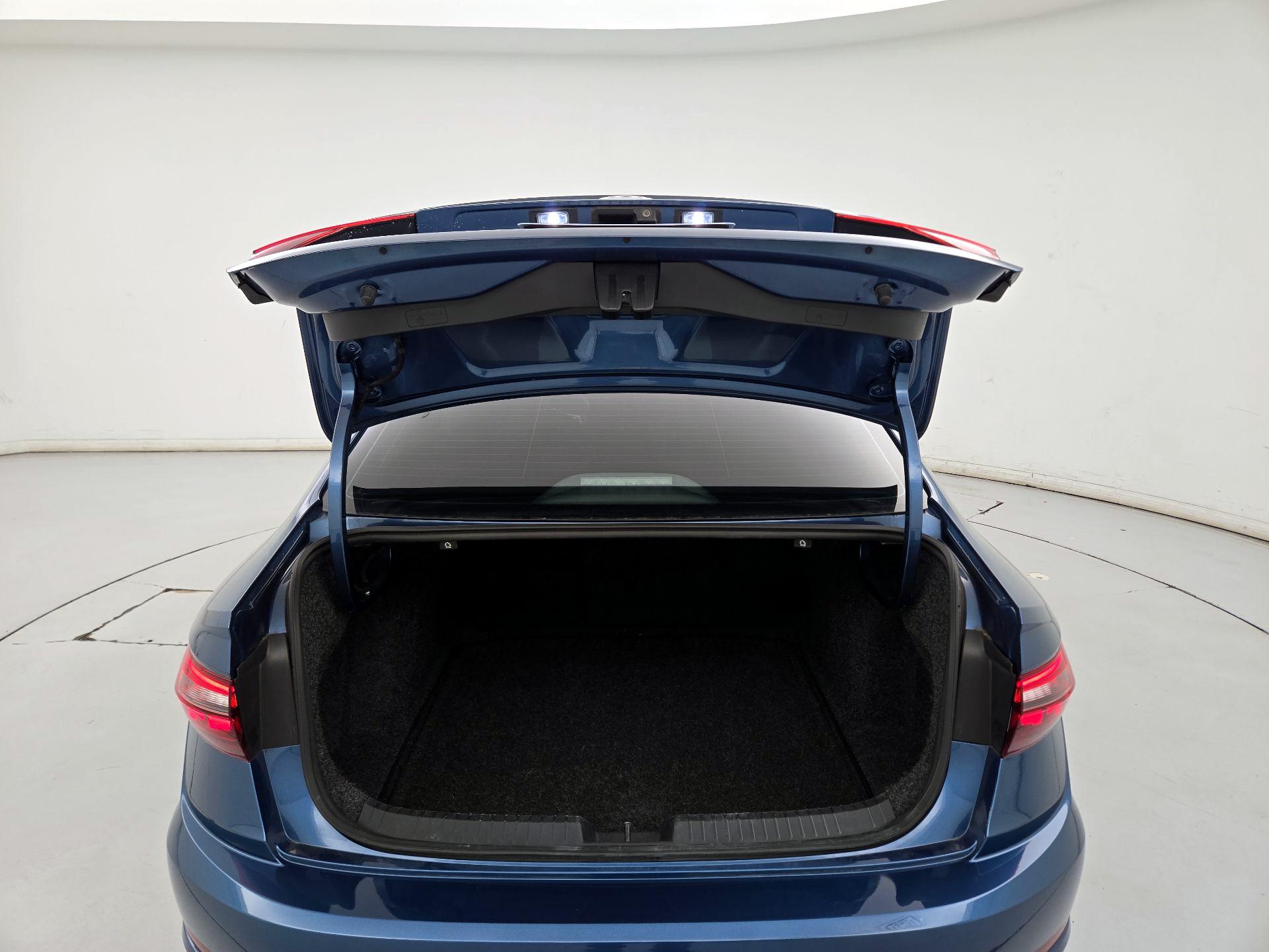 Thumbnail: 2021 Volkswagen Jetta - 19