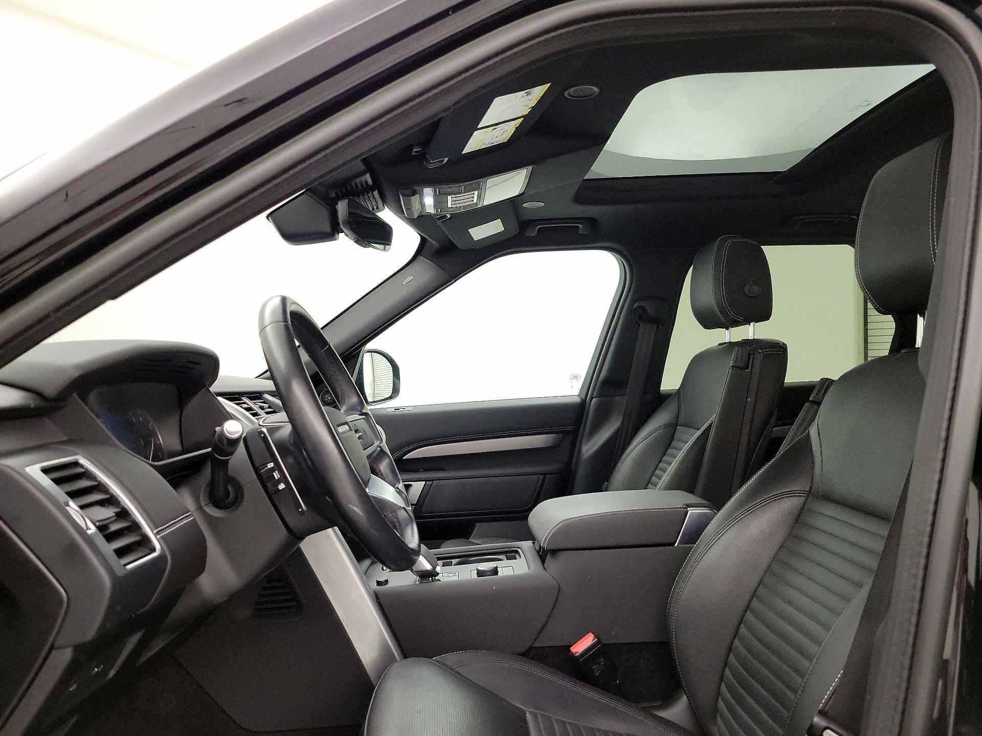 Thumbnail: 2023 Land Rover Discovery - 19