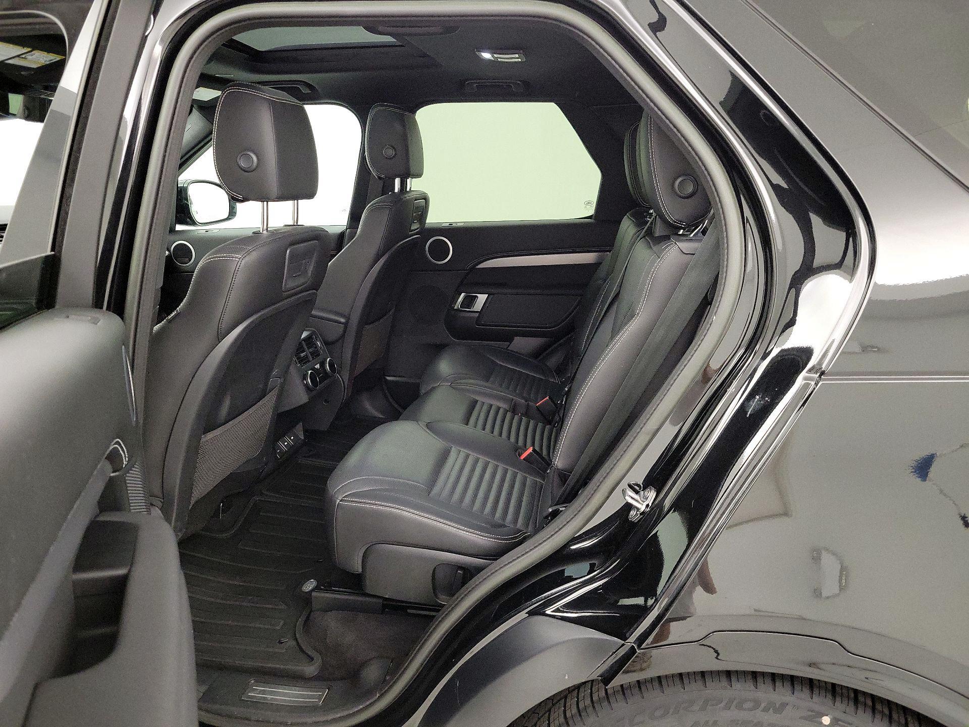 Thumbnail: 2023 Land Rover Discovery - 20