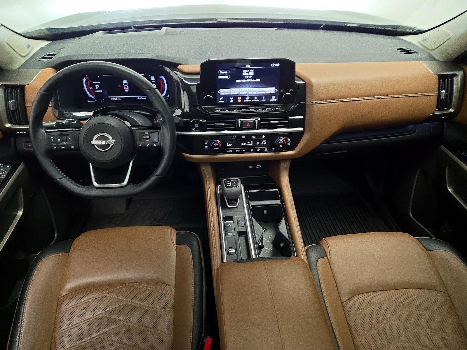 2025 Nissan Pathfinder Platinum, photo 10