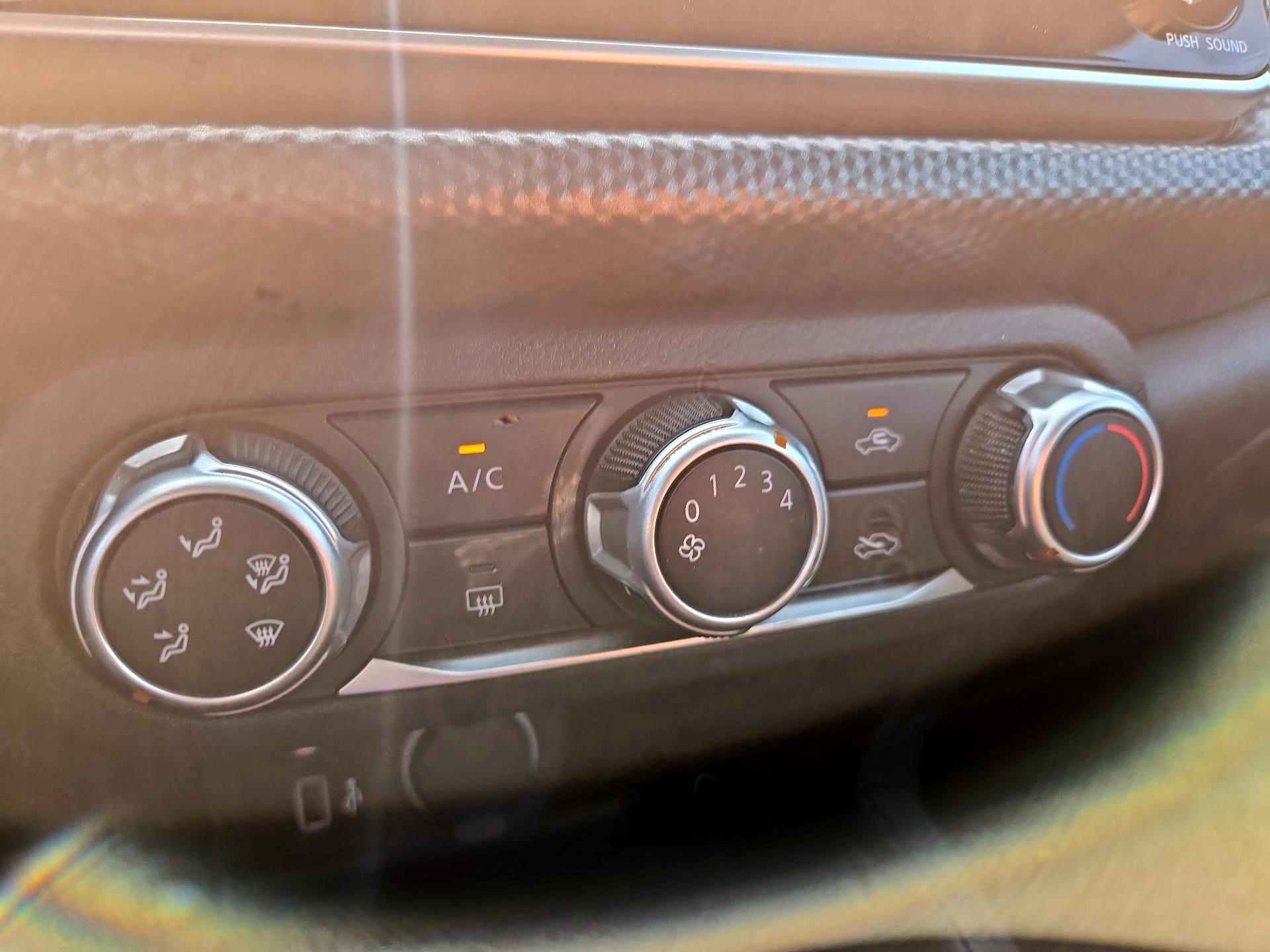 Thumbnail: 2020 Nissan Kicks - 14
