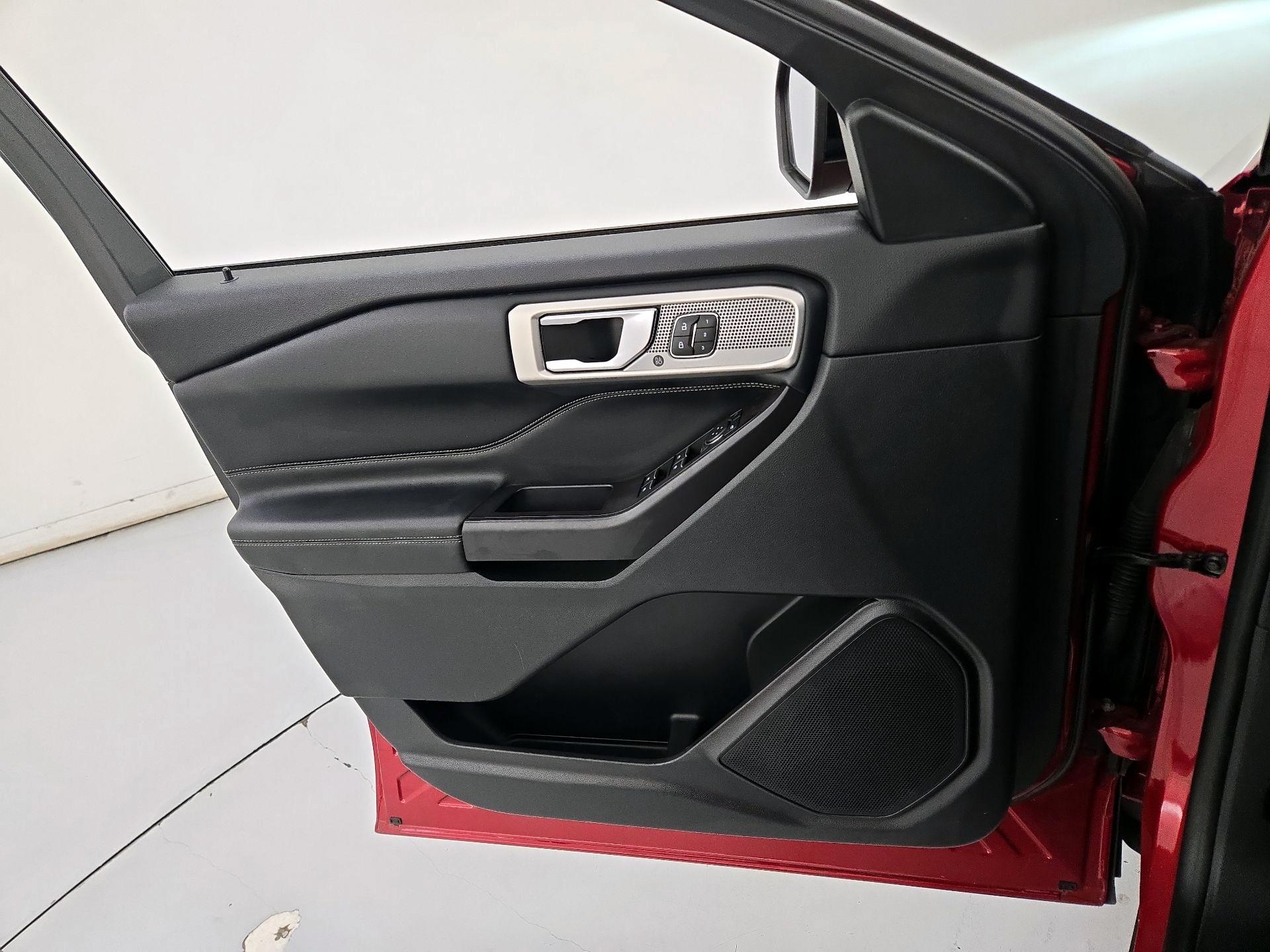 Thumbnail: 2020 Ford Explorer - 12