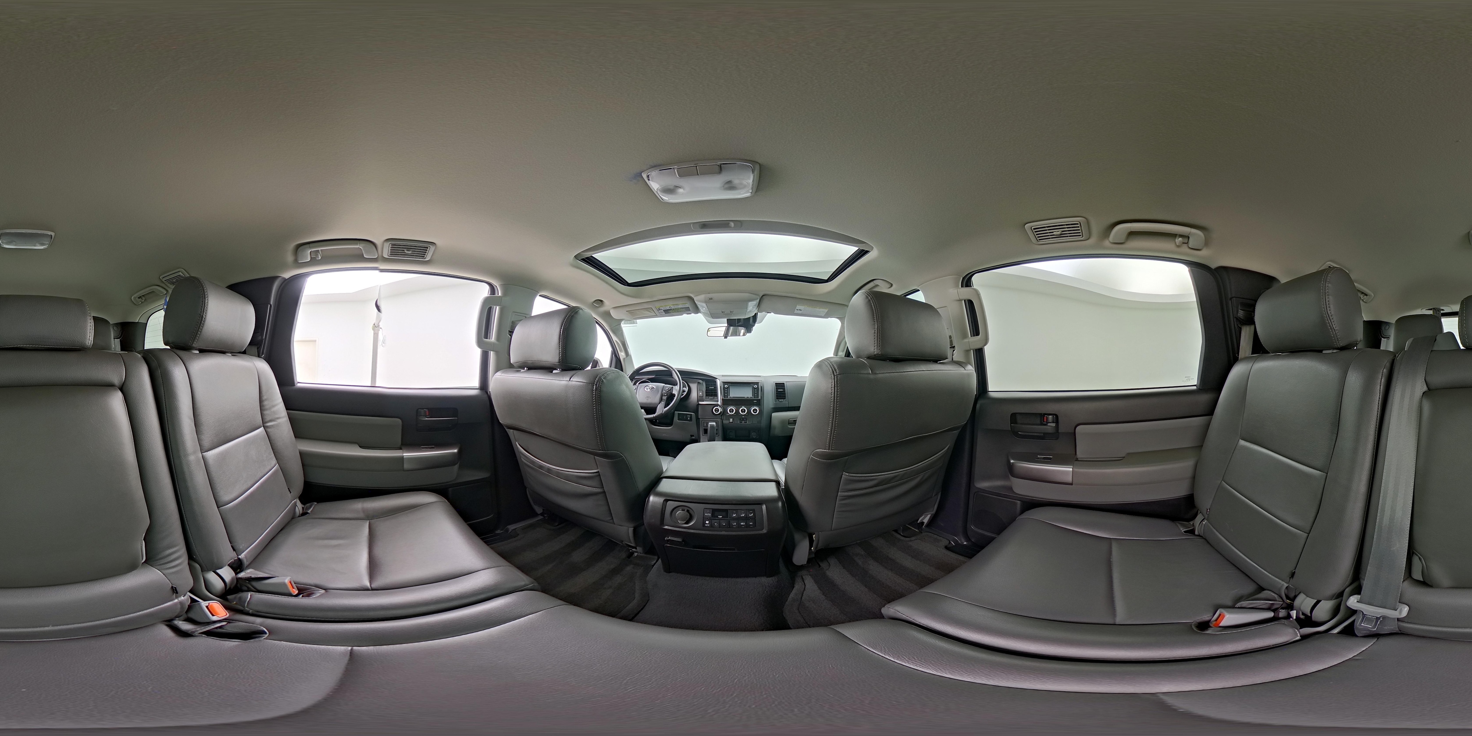 2019 Toyota Sequoia SR5 - Photo 28