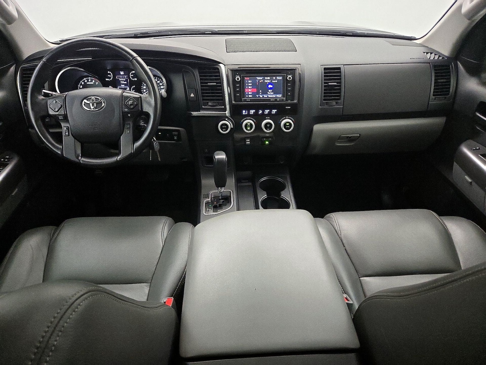 2019 Toyota Sequoia SR5 - Photo 10