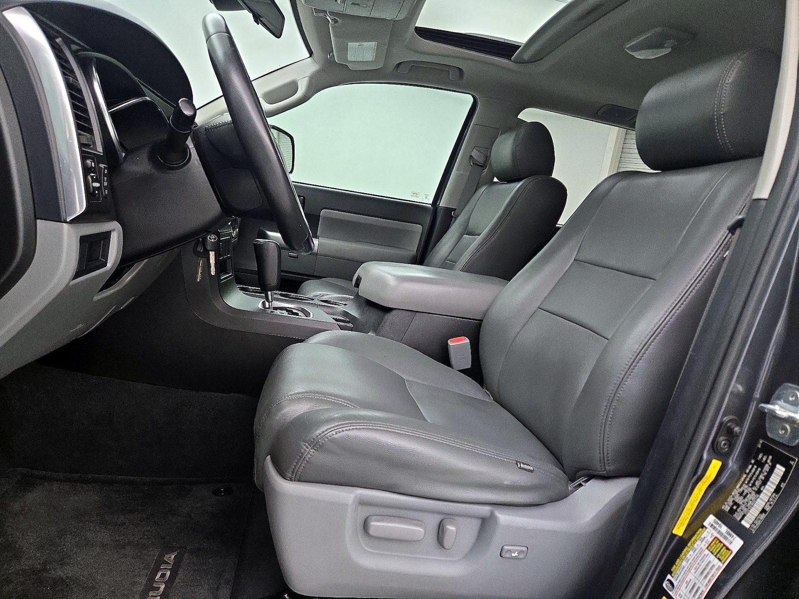 2019 Toyota Sequoia SR5 - Photo 12