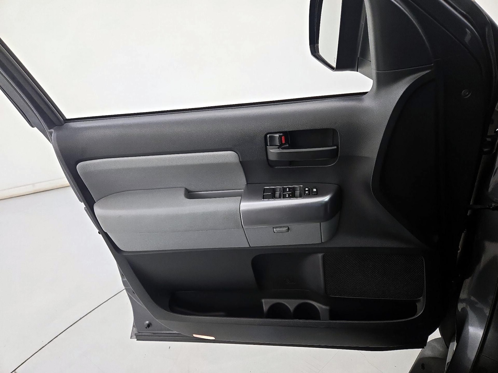 2019 Toyota Sequoia SR5 - Photo 13