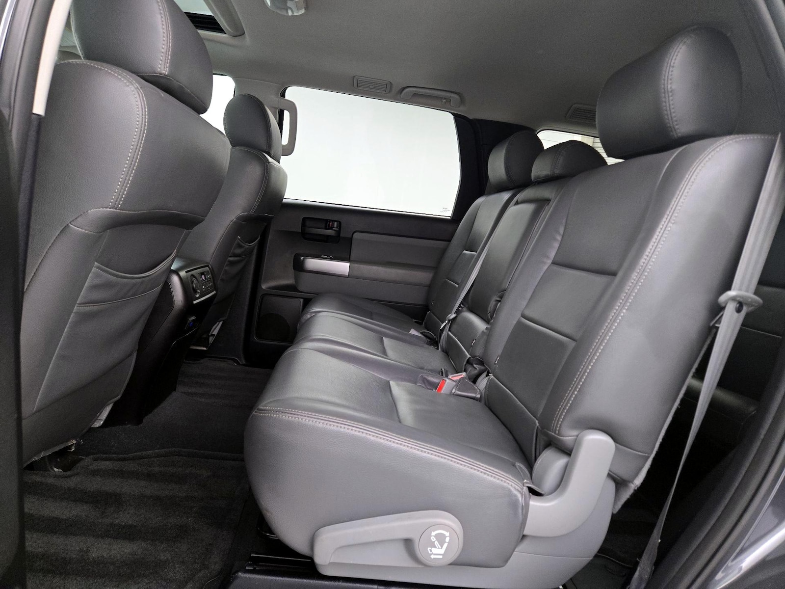 2019 Toyota Sequoia SR5 - Photo 21
