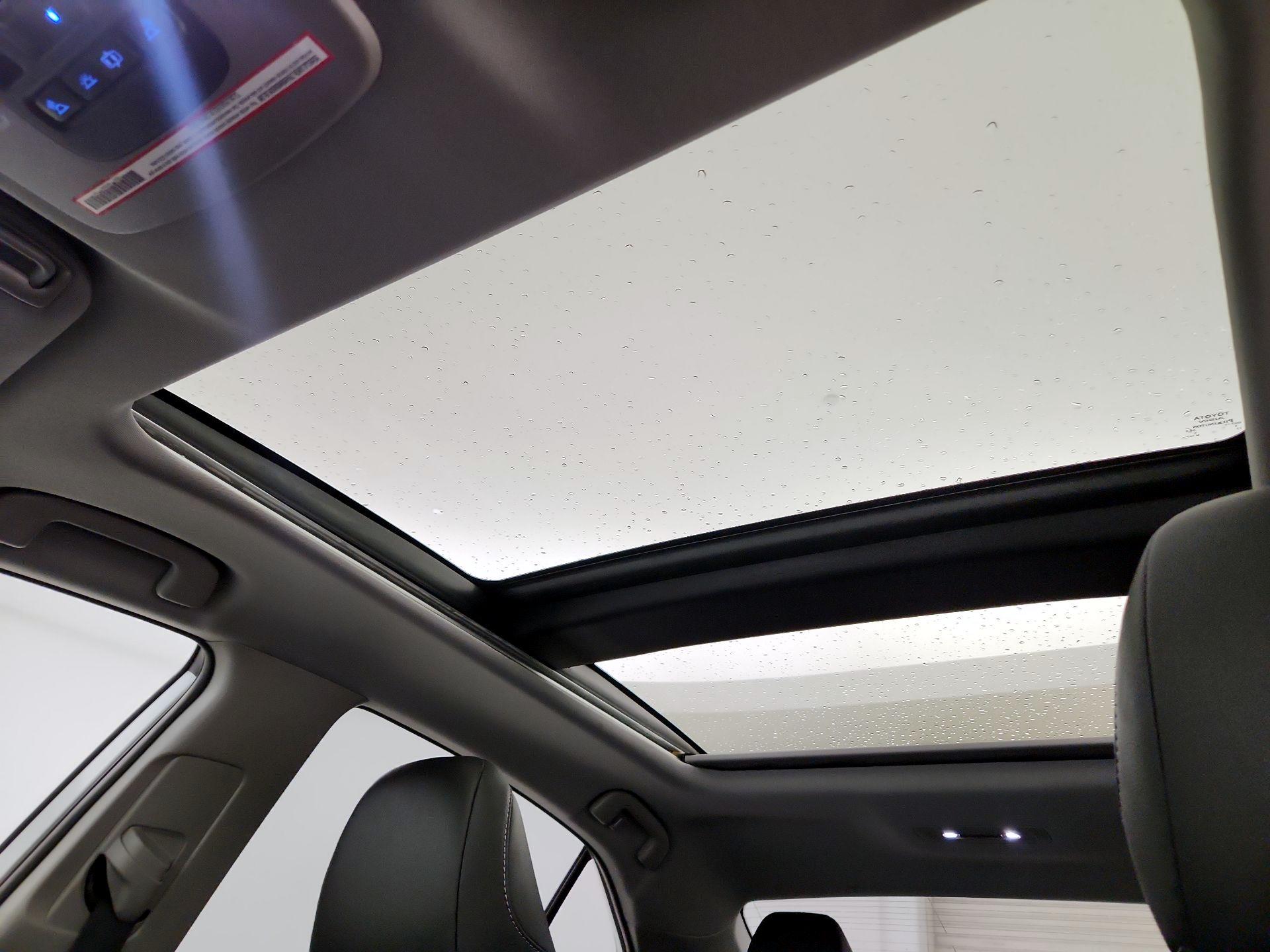 Thumbnail: 2019 Toyota Camry - 17